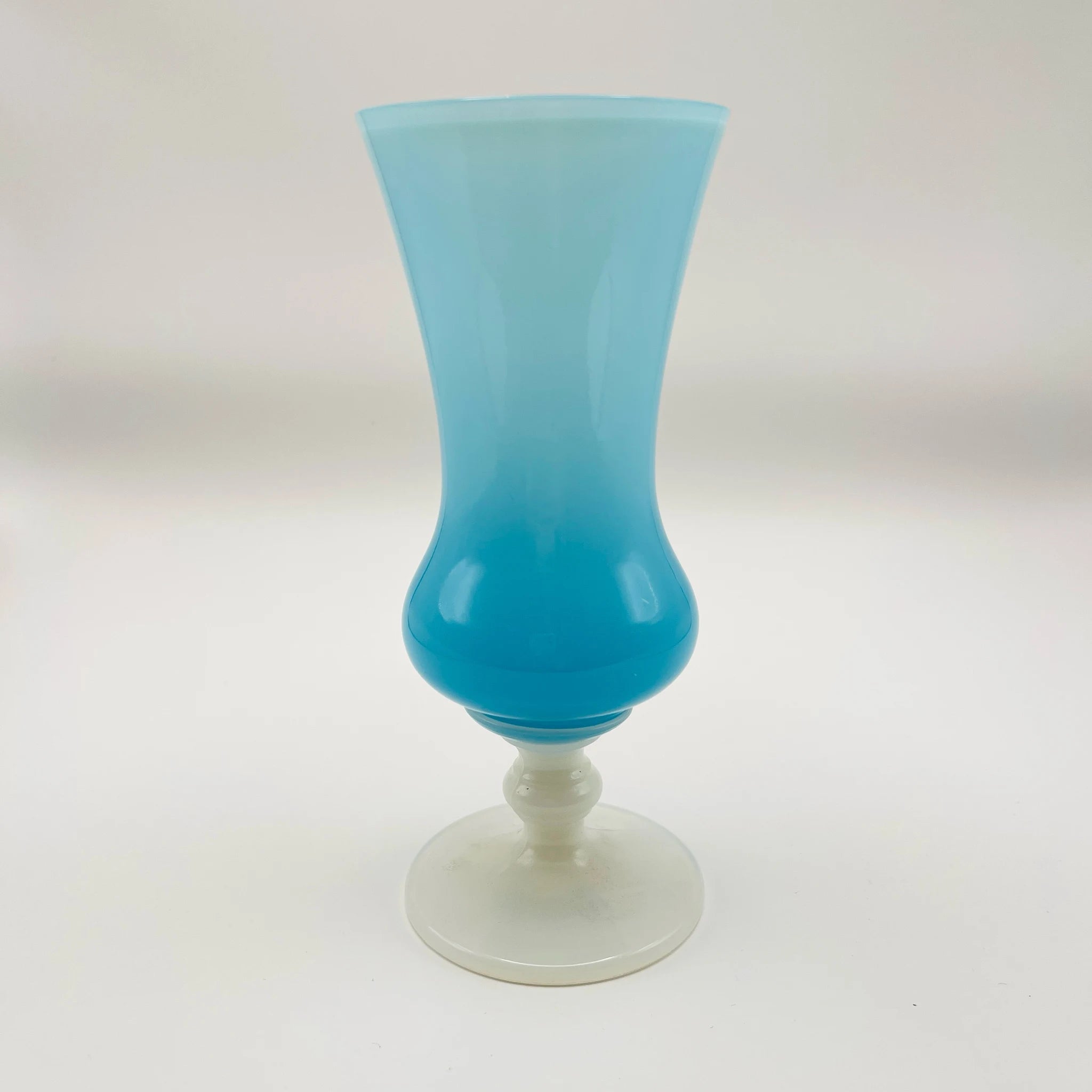 【リユース】 フラワーベース(花瓶) / 19世紀以降 / オパリンガラス / フランス / 乳白色の半透明性