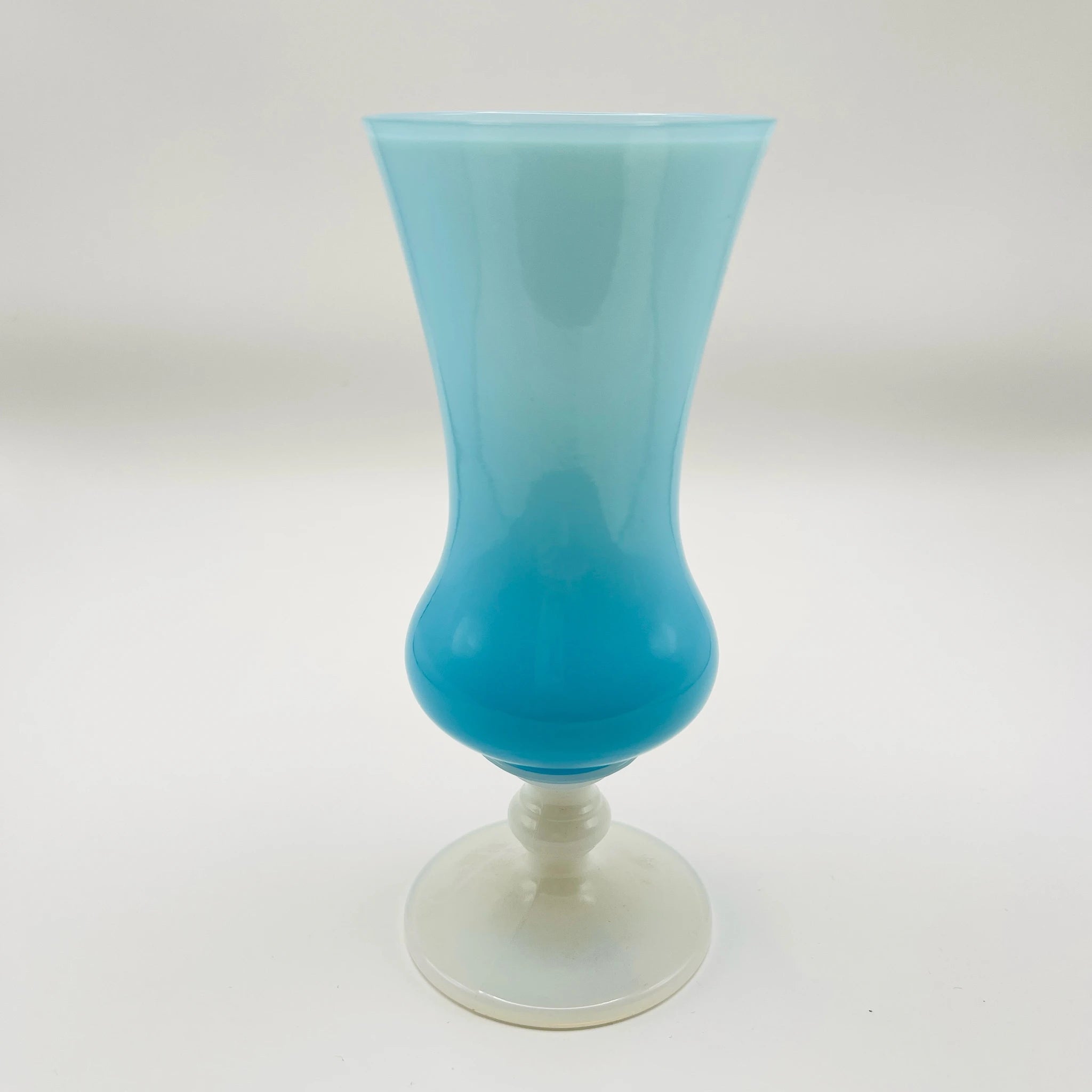 【リユース】 フラワーベース(花瓶) / 19世紀以降 / オパリンガラス / フランス / 乳白色の半透明性