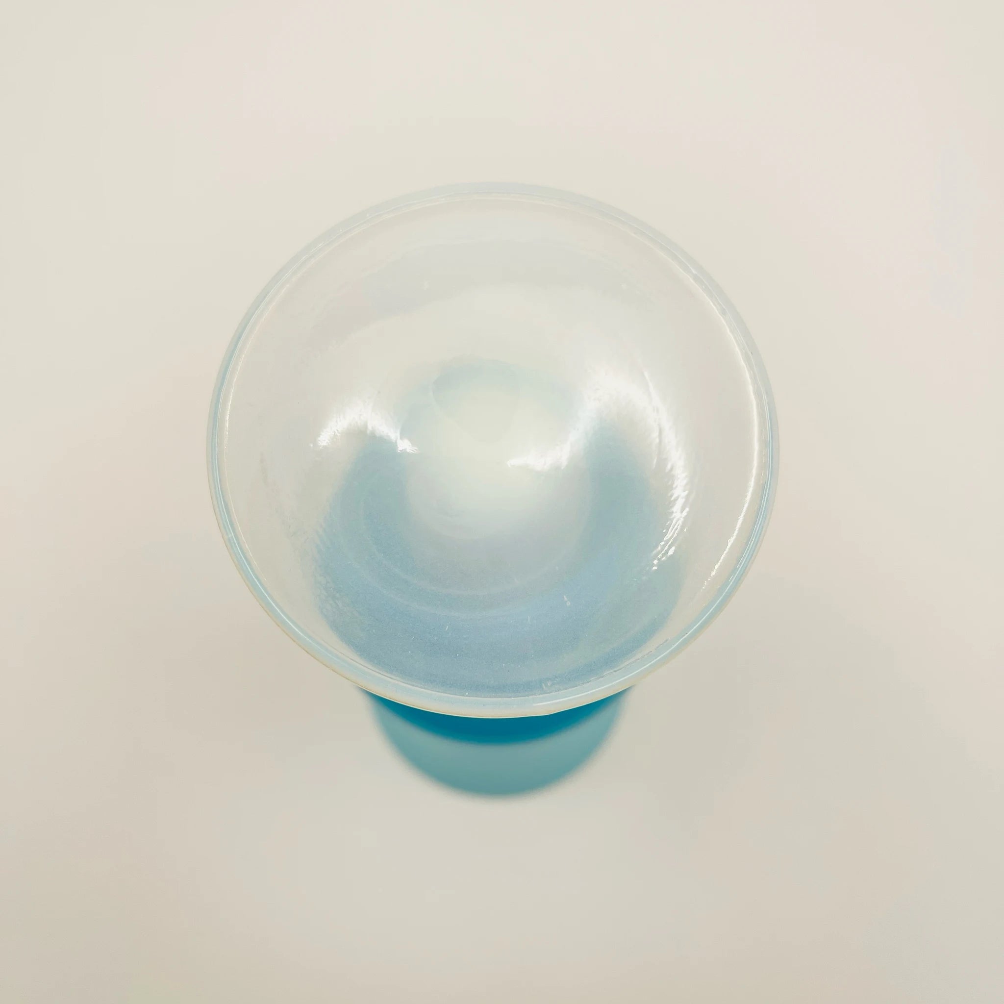 【リユース】 フラワーベース(花瓶) / 19世紀以降 / オパリンガラス / フランス / 乳白色の半透明性