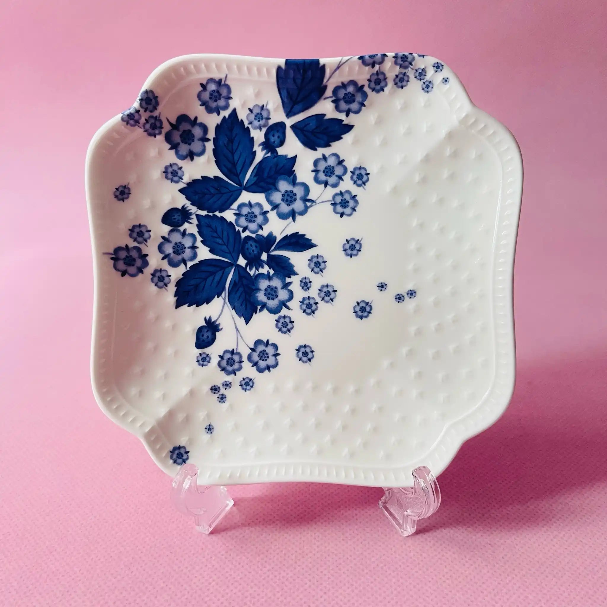 【リユース】 プレート(皿) / WEDGEWOOD(ウェッジウッド) / ストロベリーブルーム / Fine Bone China / 未使用品 箱あり