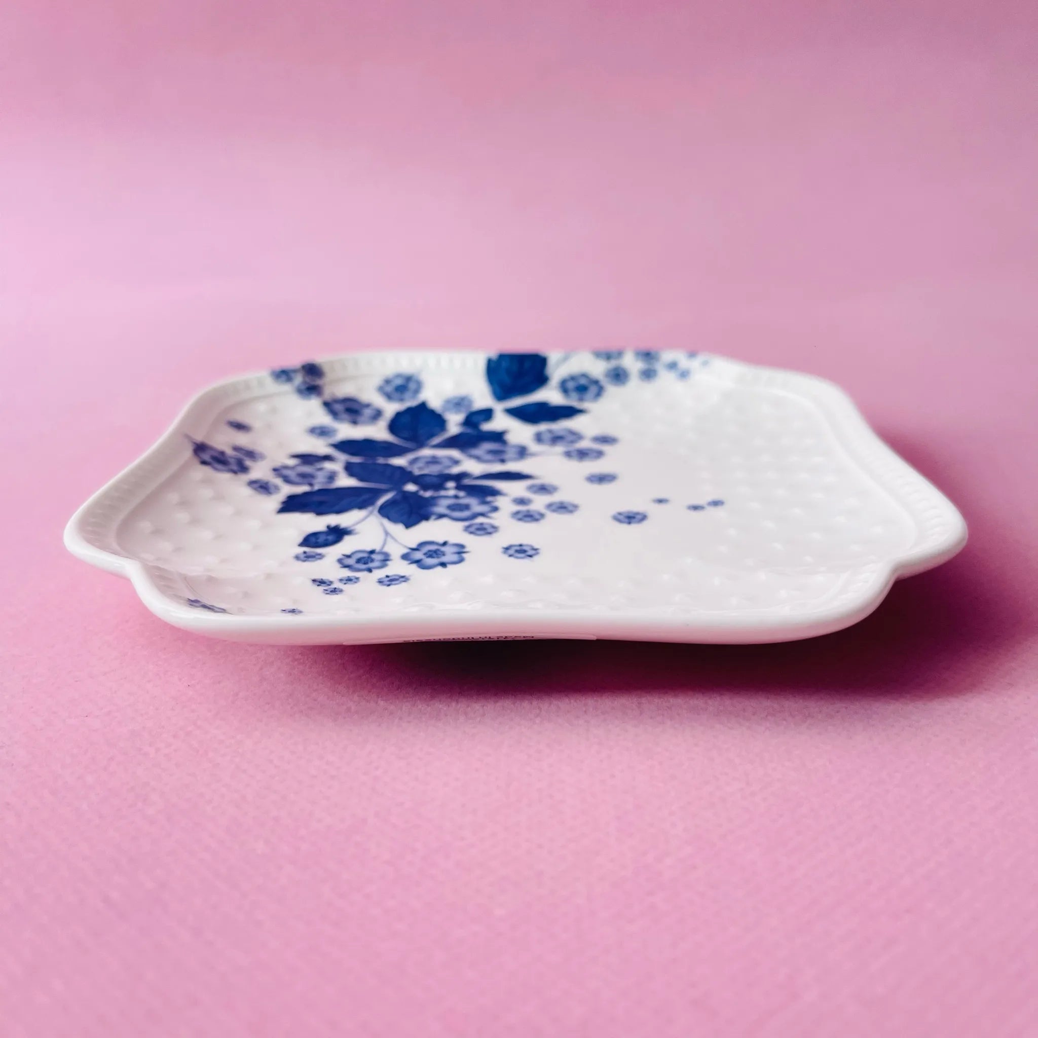 【リユース】 プレート(皿) / WEDGEWOOD(ウェッジウッド) / ストロベリーブルーム / Fine Bone China / 未使用品 箱あり