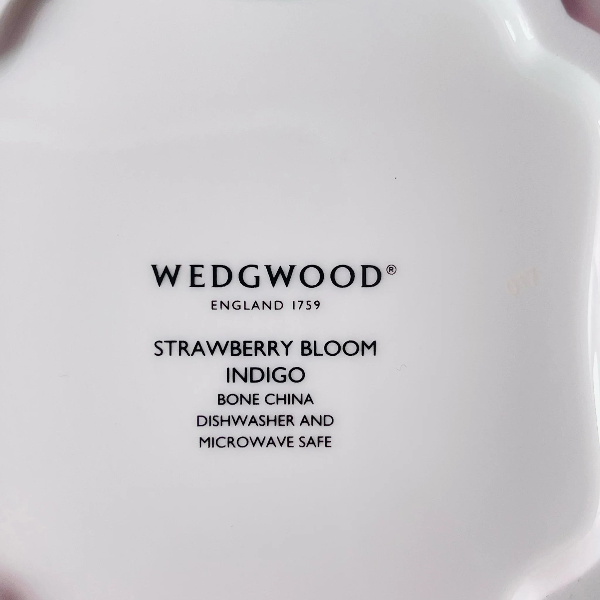 【リユース】 プレート(皿) / WEDGEWOOD(ウェッジウッド) / ストロベリーブルーム / Fine Bone China / 未使用品 箱あり