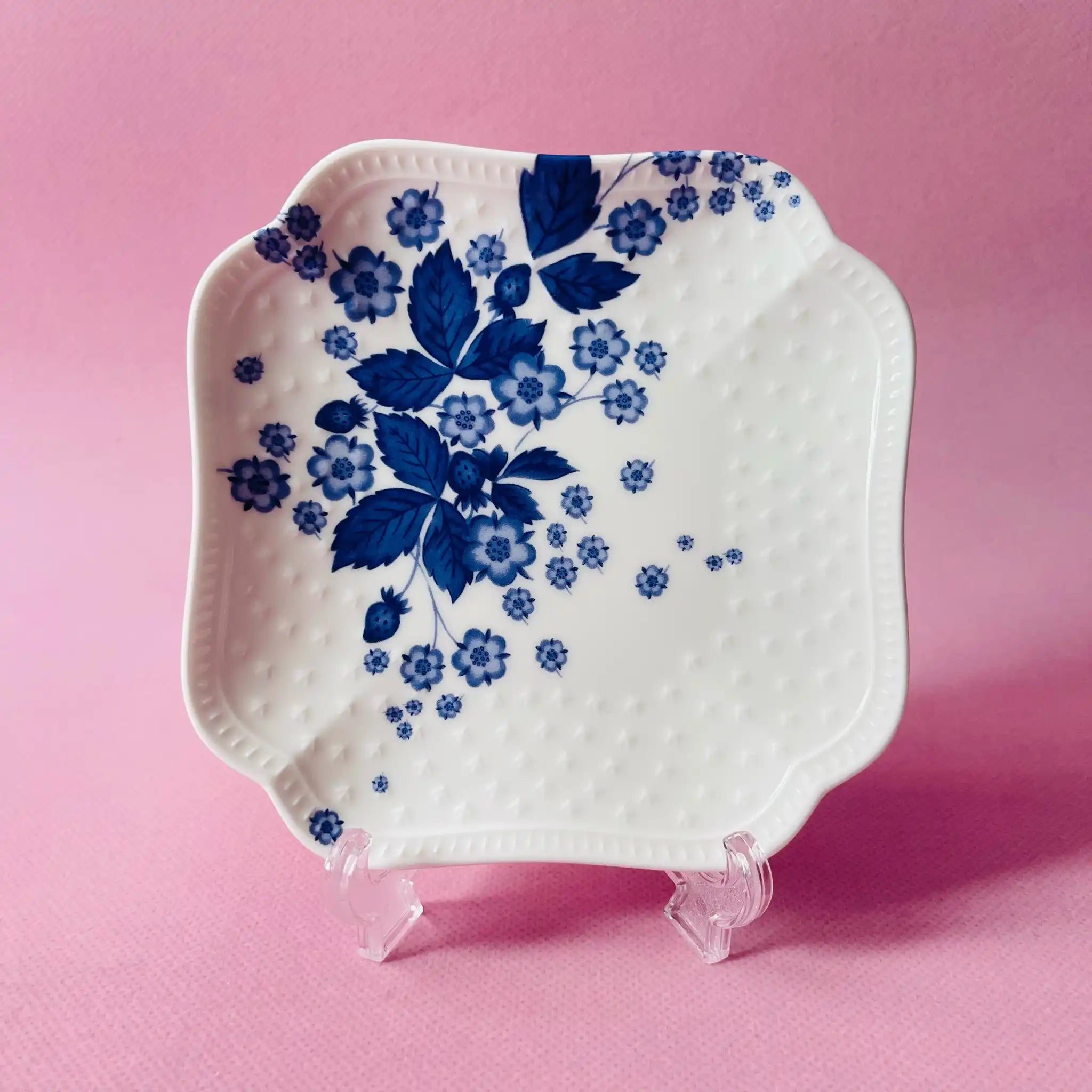 【リユース】 プレート(皿) / WEDGEWOOD(ウェッジウッド) / ストロベリーブルーム / Fine Bone China / 未使用品 箱あり