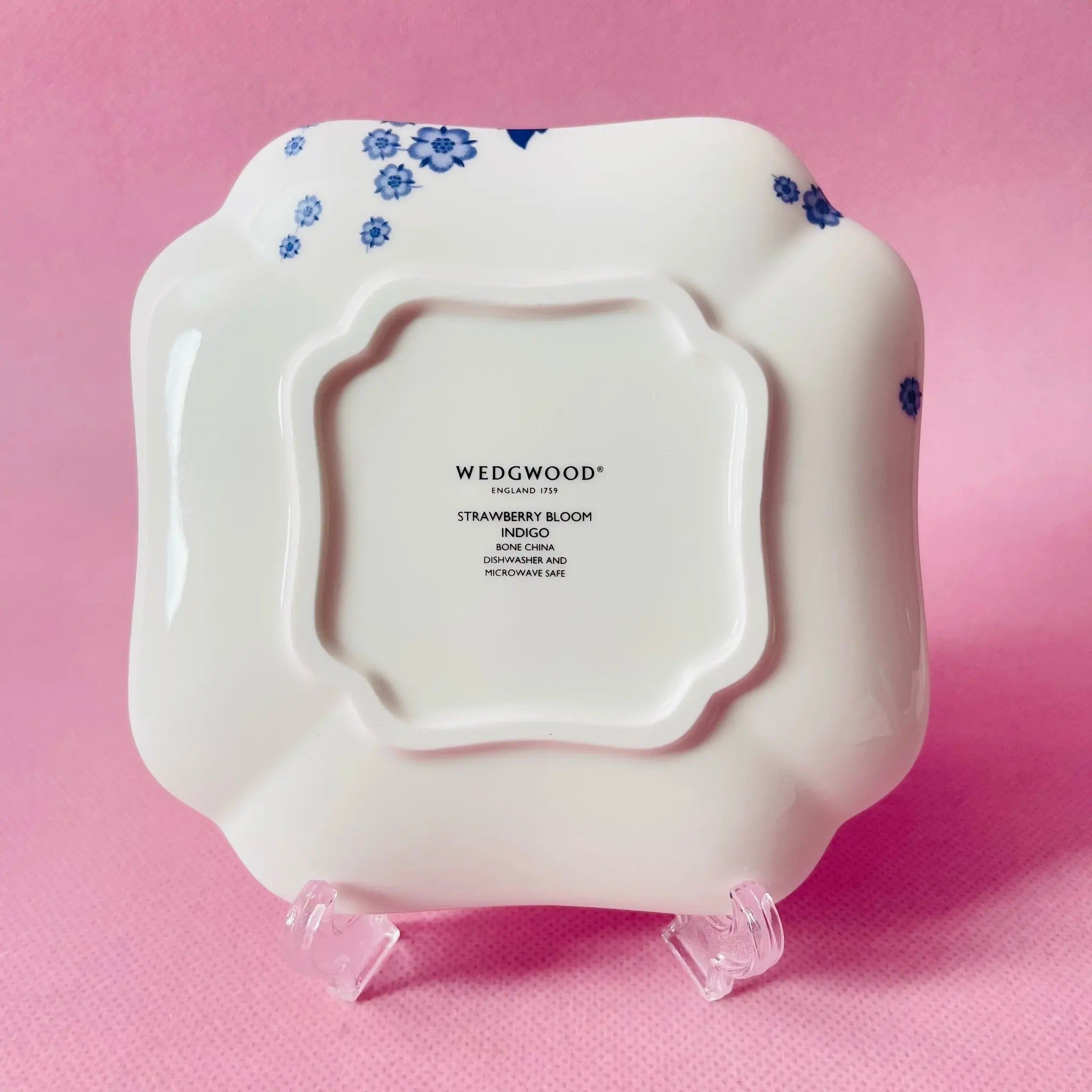 【リユース】 プレート(皿) / WEDGEWOOD(ウェッジウッド) / ストロベリーブルーム / Fine Bone China / 未使用品 箱あり