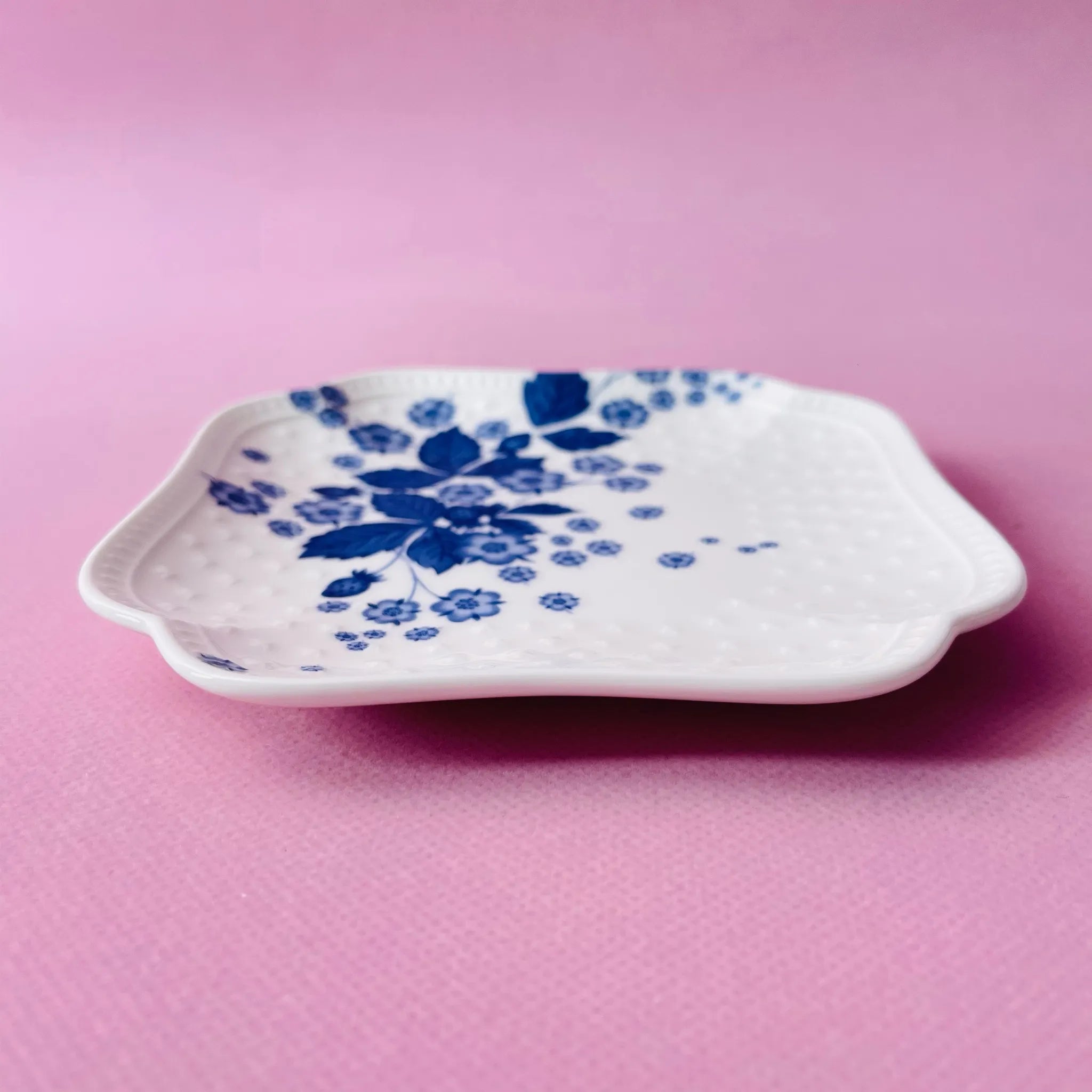 【リユース】 プレート(皿) / WEDGEWOOD(ウェッジウッド) / ストロベリーブルーム / Fine Bone China / 未使用品 箱あり