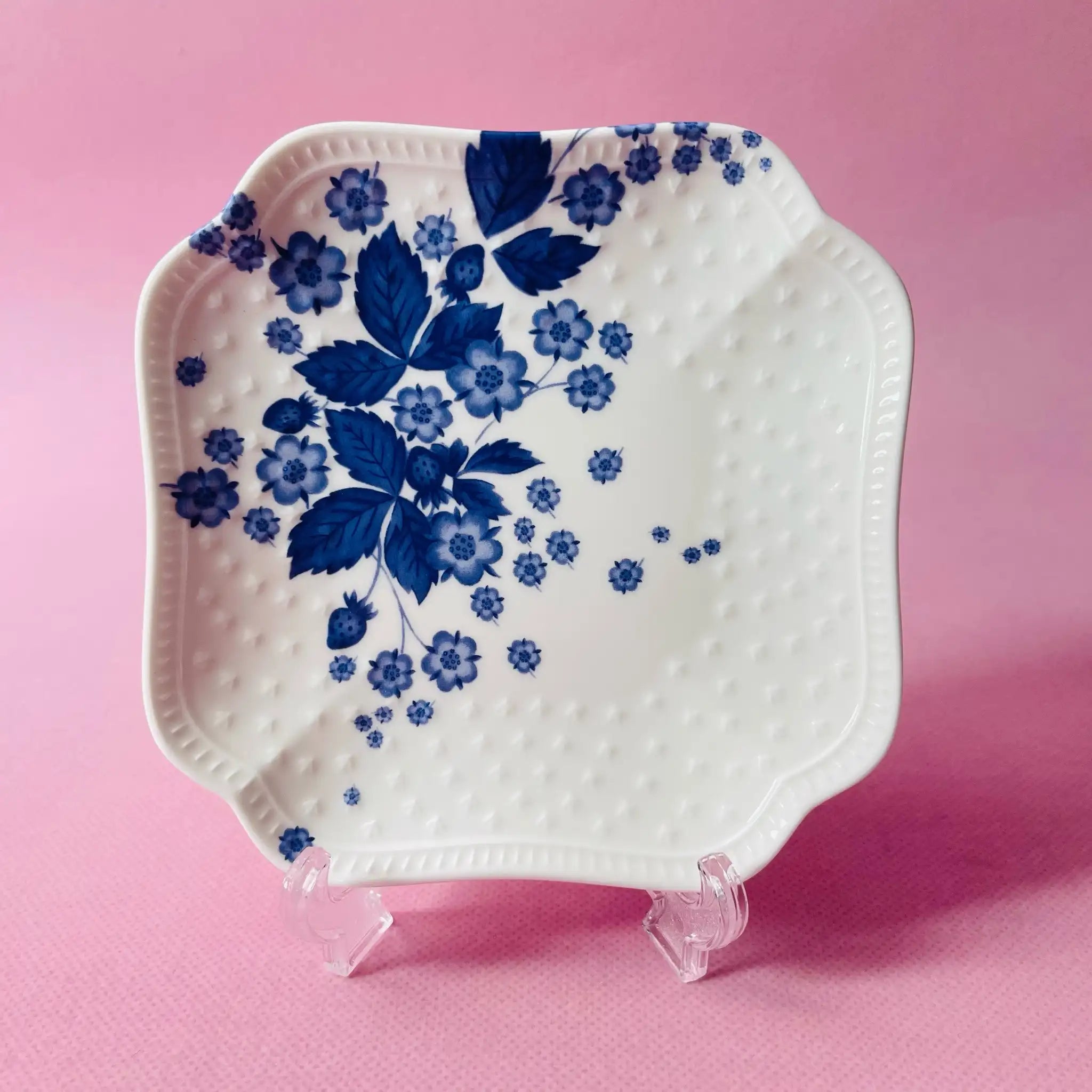 【リユース】 プレート(皿) / WEDGEWOOD(ウェッジウッド) / ストロベリーブルーム / Fine Bone China / 未使用品 箱あり