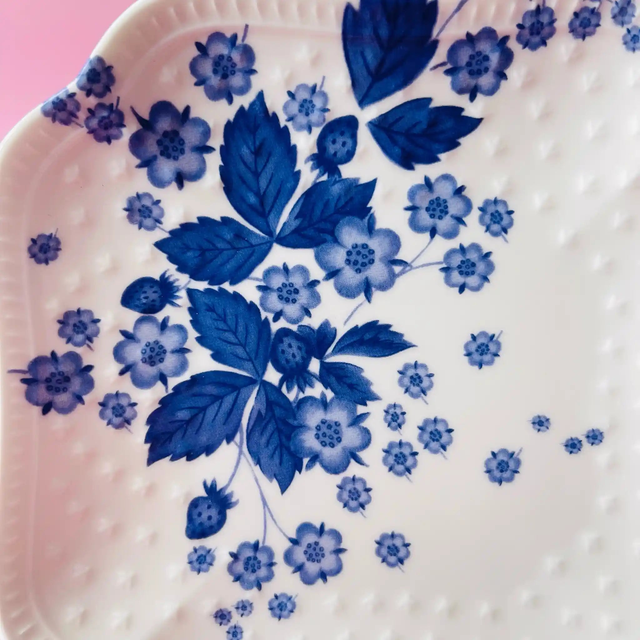 【リユース】 プレート(皿) / WEDGEWOOD(ウェッジウッド) / ストロベリーブルーム / Fine Bone China / 未使用品 箱あり