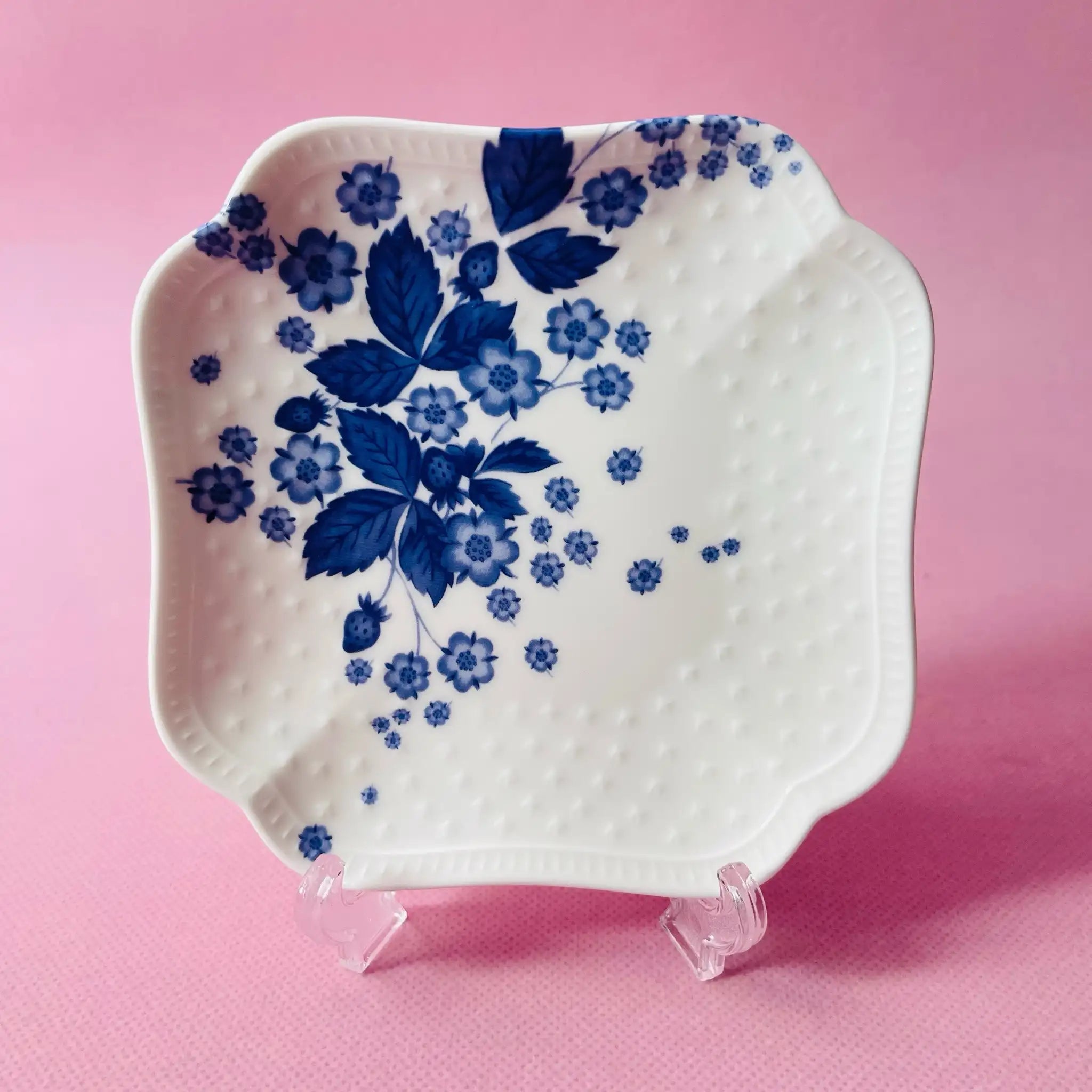 【リユース】 プレート(皿) / WEDGEWOOD(ウェッジウッド) / ストロベリーブルーム / Fine Bone China / 未使用品 箱あり