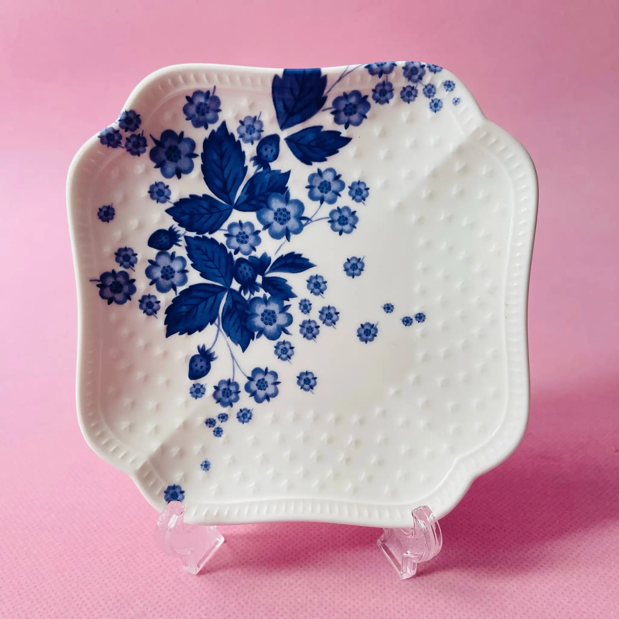 【リユース】 プレート(皿) / WEDGEWOOD(ウェッジウッド) / ストロベリーブルーム / Fine Bone China / 未使用品 箱あり