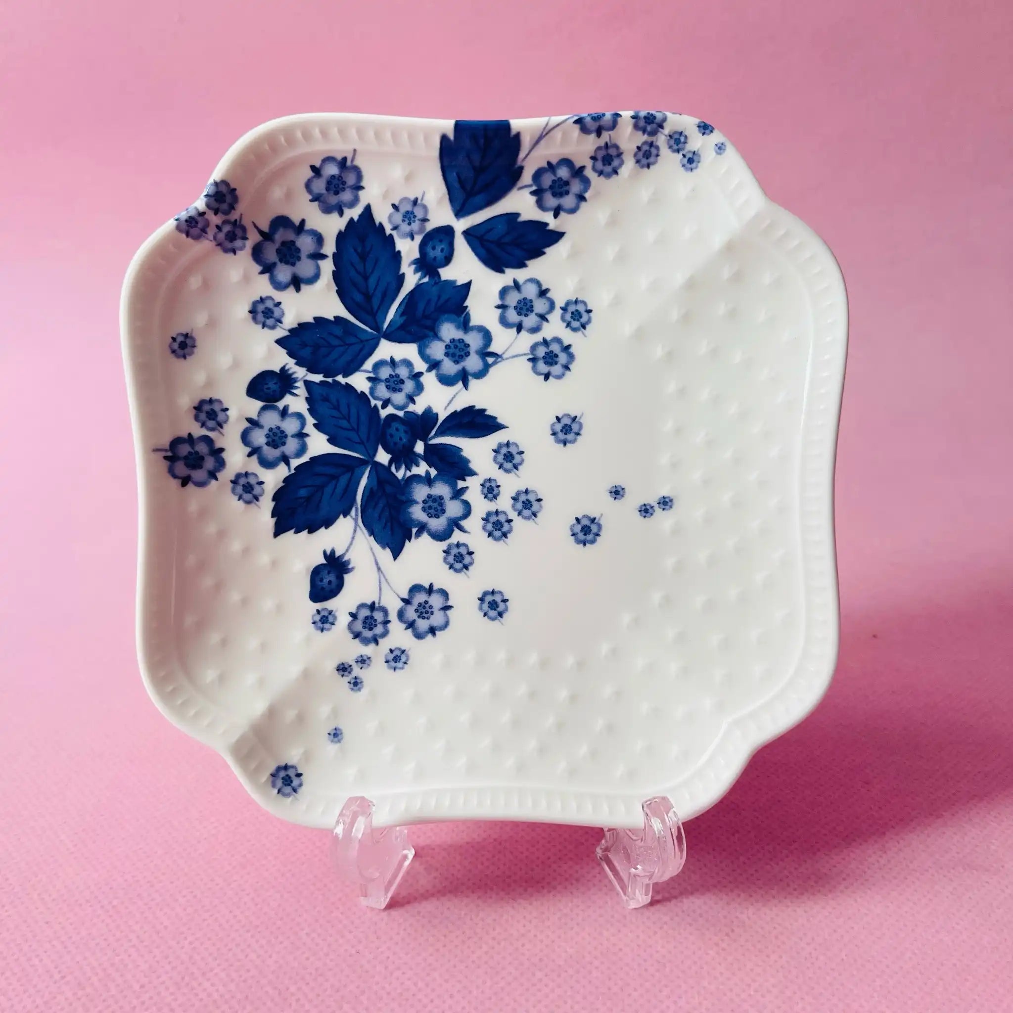 【リユース】 プレート(皿) / WEDGEWOOD(ウェッジウッド) / ストロベリーブルーム / Fine Bone China / 未使用品 箱あり