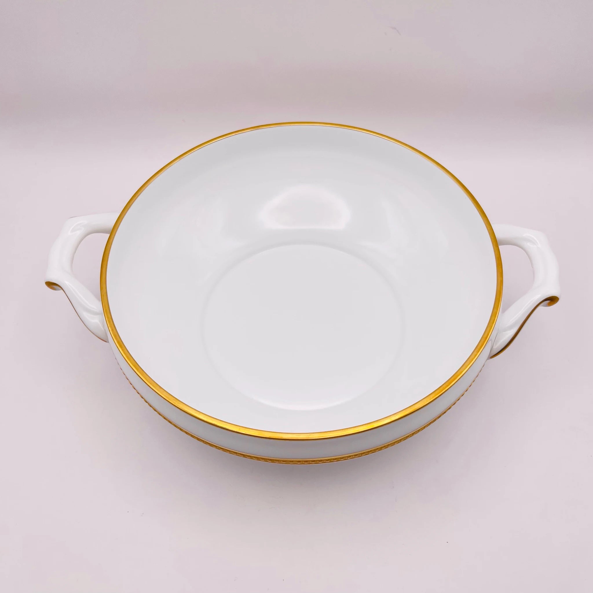 【リユース】 蓋つきポット / 大倉陶園 / 片葉金触 / 1920年頃 / 白磁 / 日本 / 金彩装飾・エンボス装飾 未使用