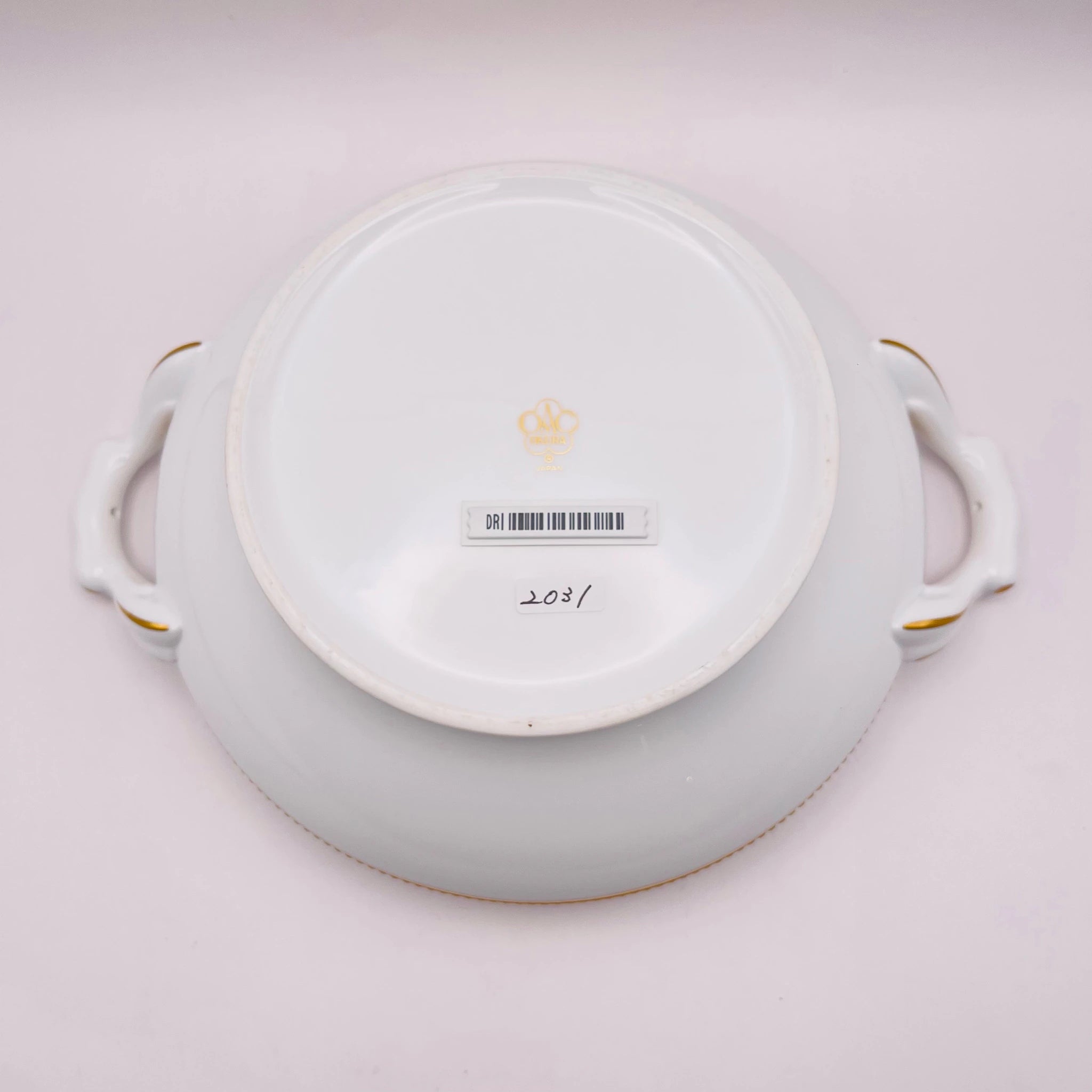 【リユース】 蓋つきポット / 大倉陶園 / 片葉金触 / 1920年頃 / 白磁 / 日本 / 金彩装飾・エンボス装飾 未使用