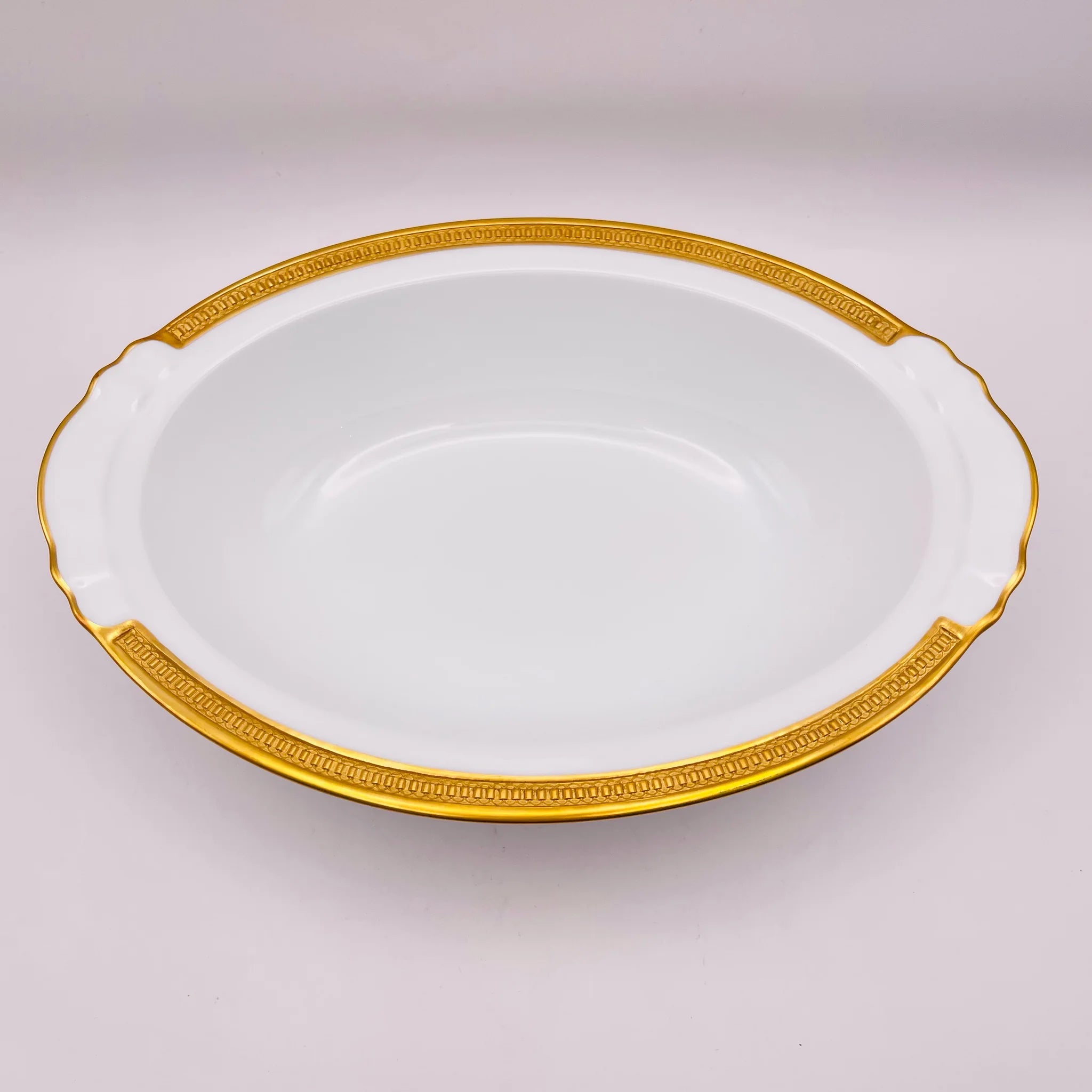 【リユース】 オーバルプレート / 大倉陶園 / 片葉金触 / 1920年頃 / 白磁 / 日本 / 金彩装飾・エンボス装飾 未使用