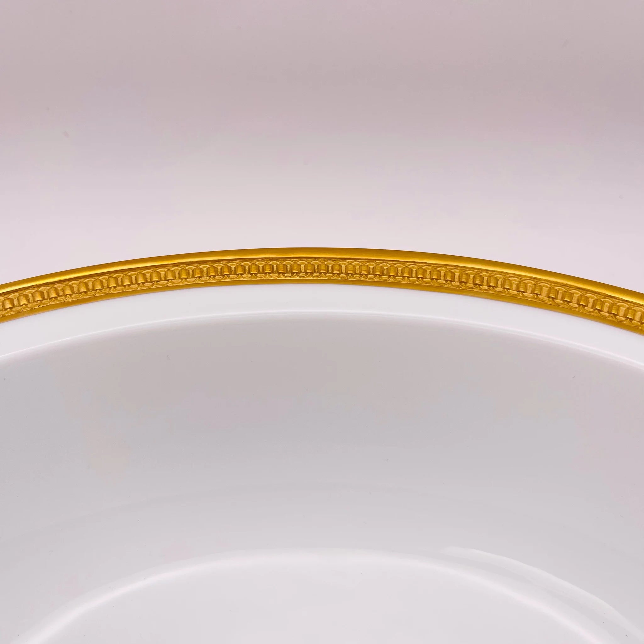 【リユース】 オーバルプレート / 大倉陶園 / 片葉金触 / 1920年頃 / 白磁 / 日本 / 金彩装飾・エンボス装飾 未使用