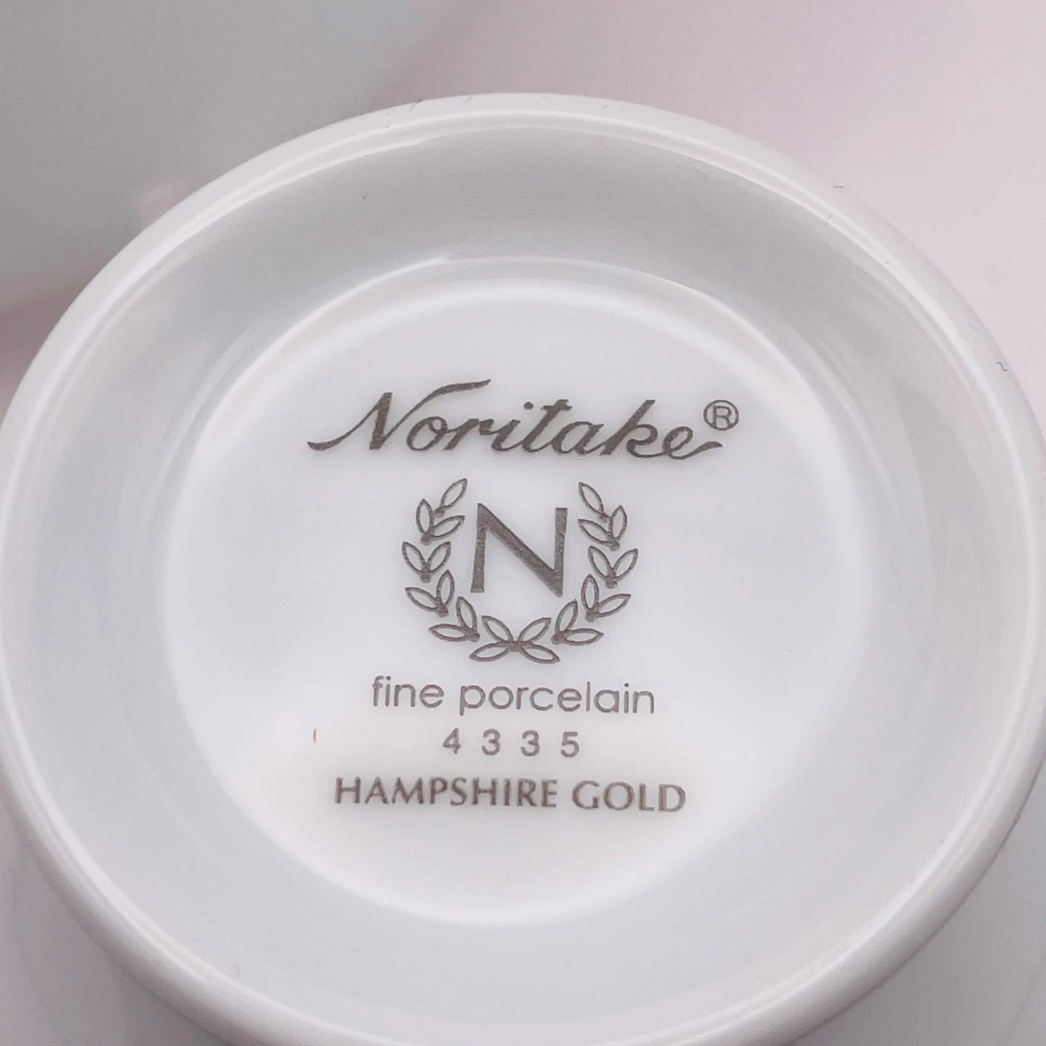 【リユース】 ティーカップ&ソーサーセット / Noritake(ノリタケ) / ハンプシャーゴールド / ファインポーセレン / 未使用,箱あり / 箱付き