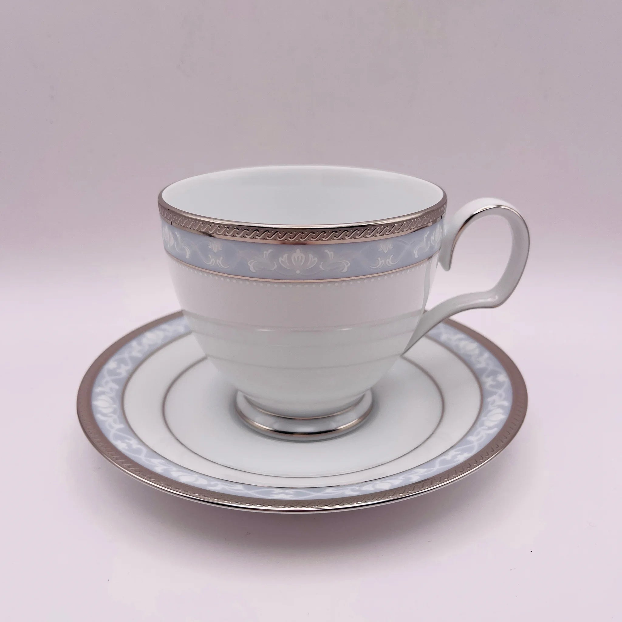 【リユース】 ティーカップ&ソーサーセット / Noritake(ノリタケ) / ハンプシャーゴールド / ファインポーセレン / 未使用,箱あり / 箱付き