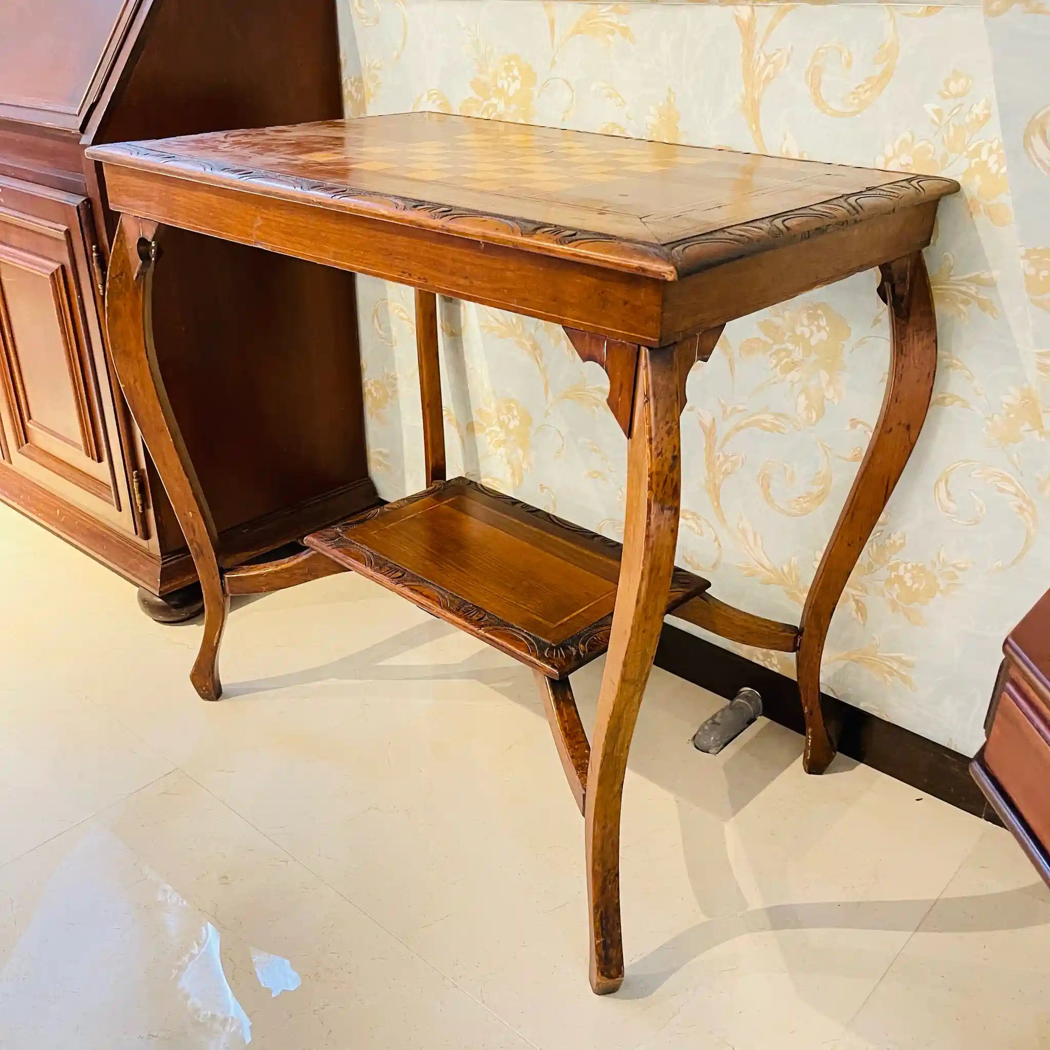 【アンティーク】 アンティーク チェステーブル / ヴィクトリア様式 / 19世紀後半 / ウォールナット材サテンウッド材クルミ材 / イギリス