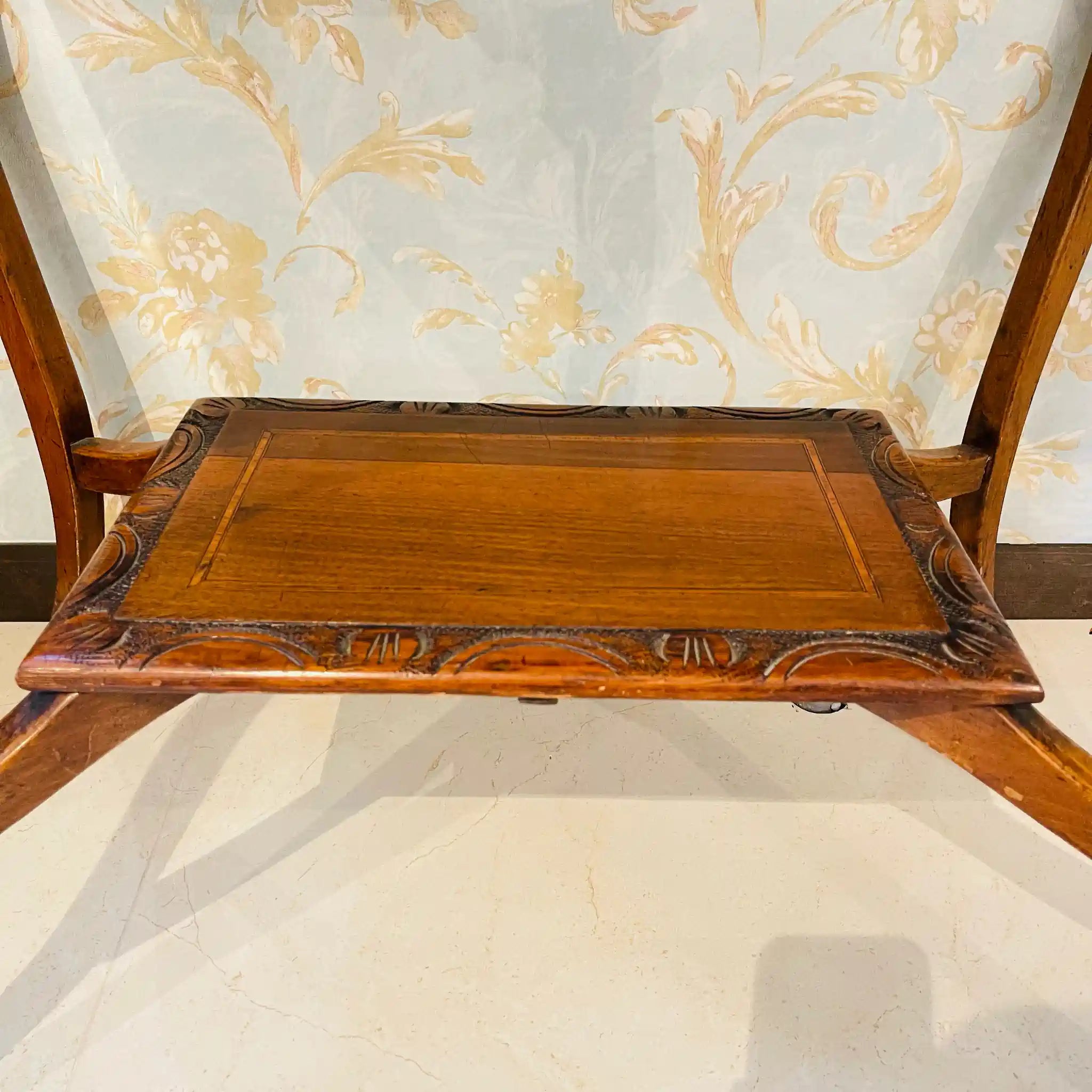 【アンティーク】 アンティーク チェステーブル / ヴィクトリア様式 / 19世紀後半 / ウォールナット材サテンウッド材クルミ材 / イギリス