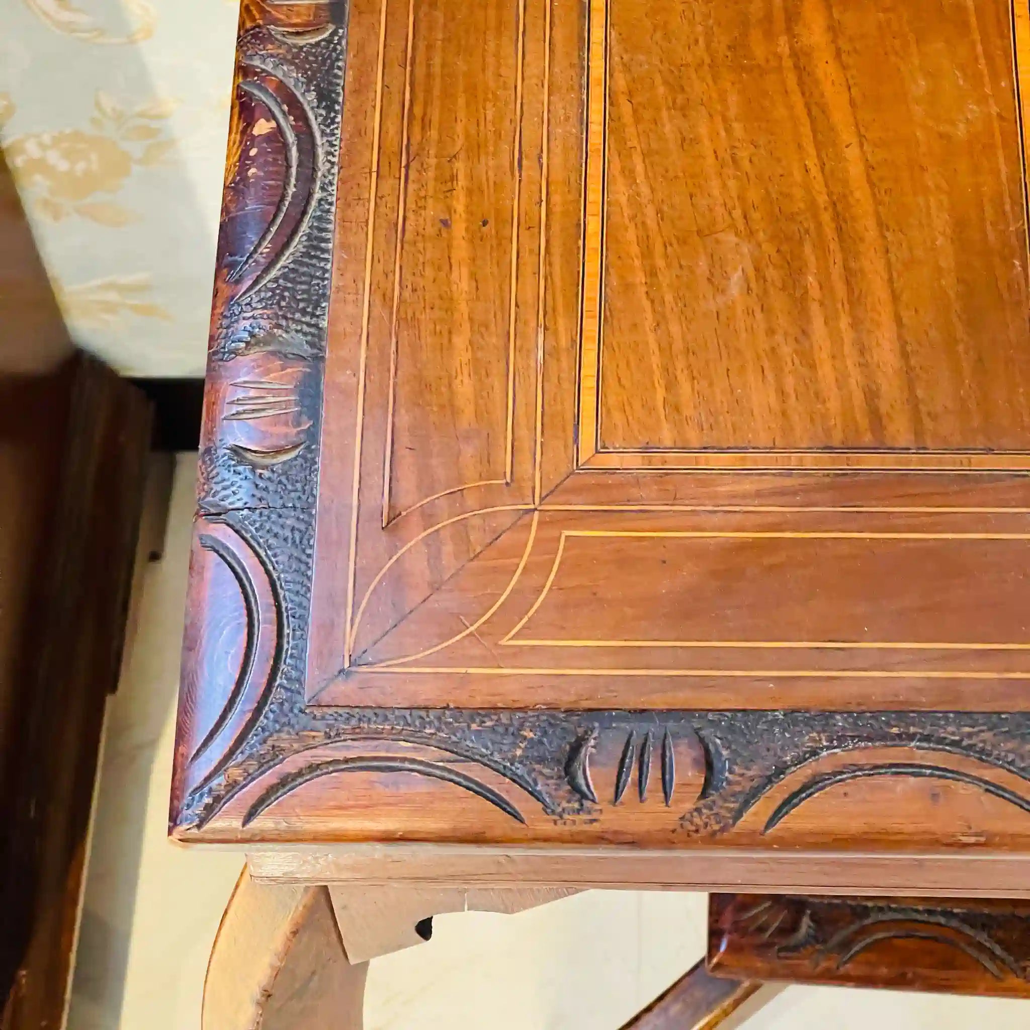 【アンティーク】 アンティーク チェステーブル / ヴィクトリア様式 / 19世紀後半 / ウォールナット材サテンウッド材クルミ材 / イギリス