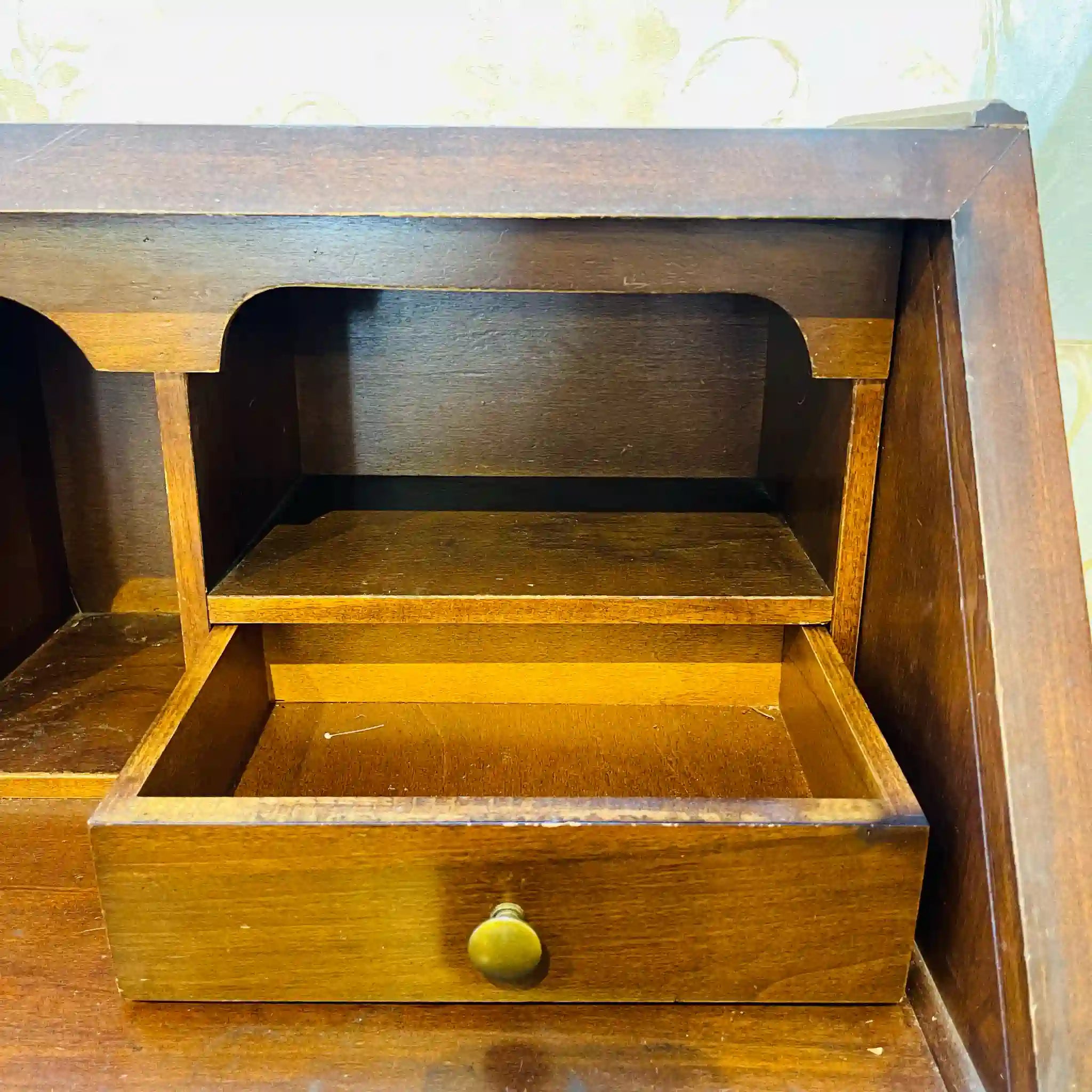 【リユース】 ライティングビューロー / 鍵あり