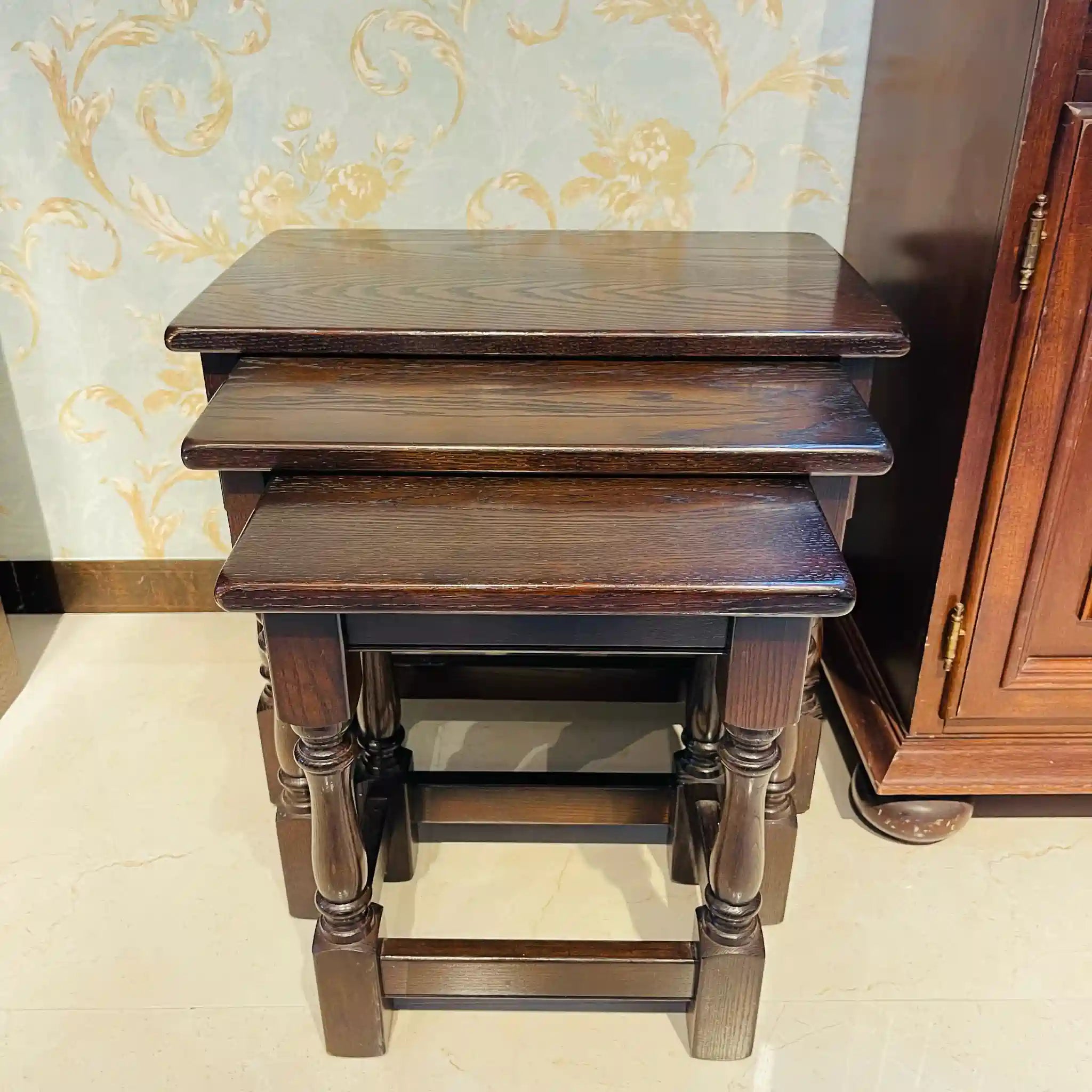 【アンティーク】 アンティークネストテーブル / ターンドレッグ / イギリス