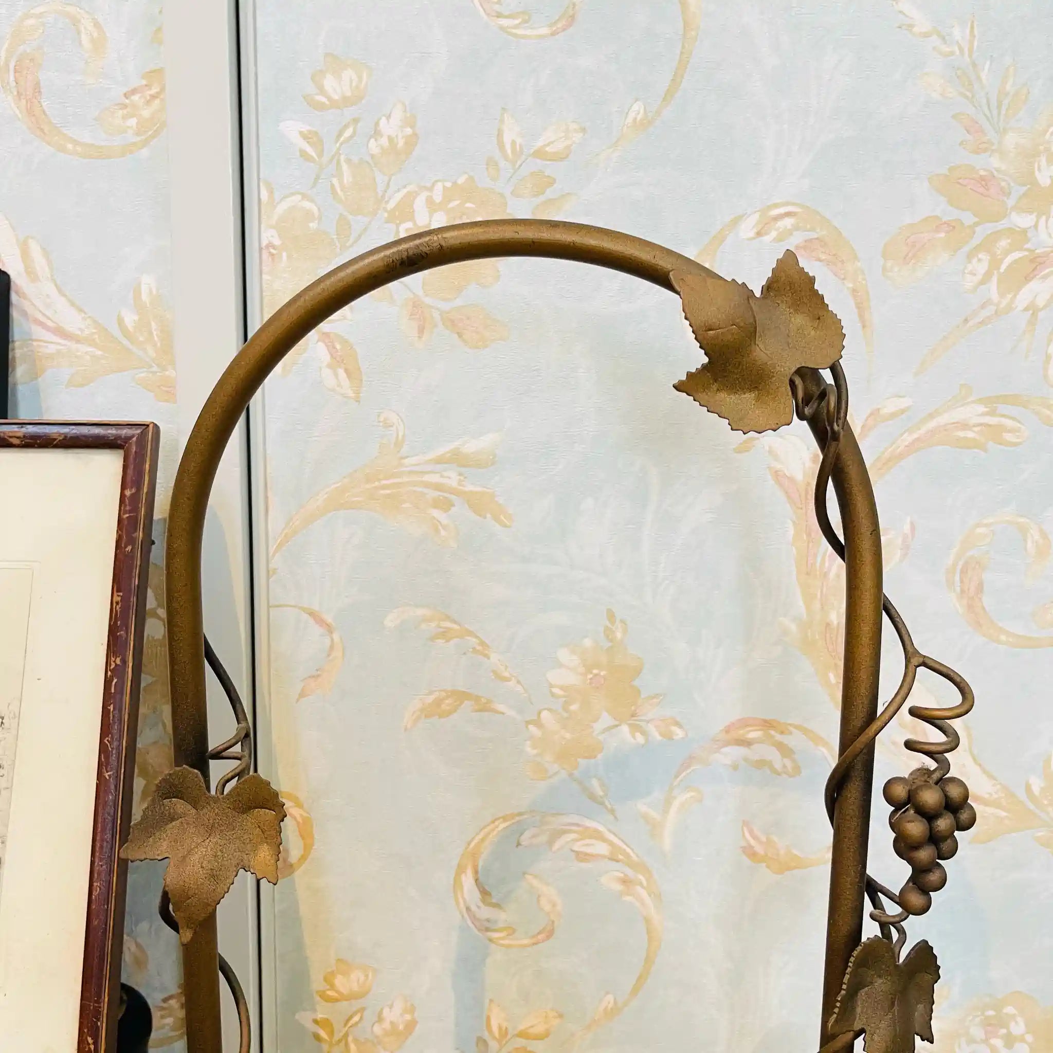 【リユース】 アンティーク調ライト付きシェルフ