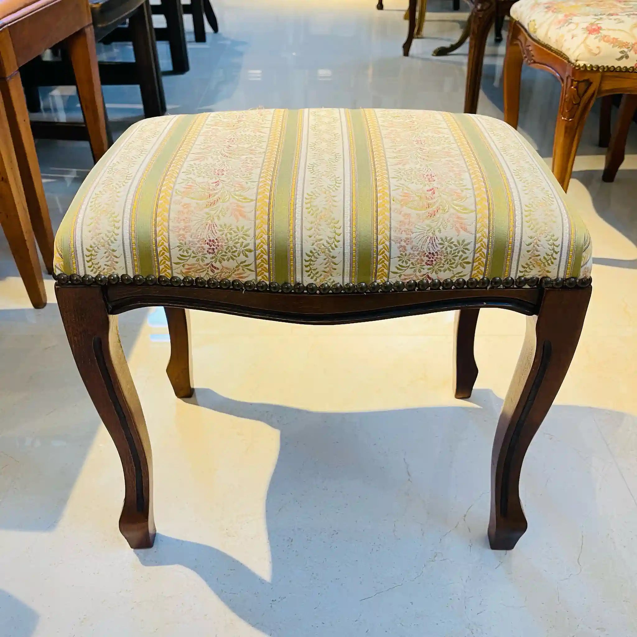 【アンティーク】 オットマン /
/ フットスツール