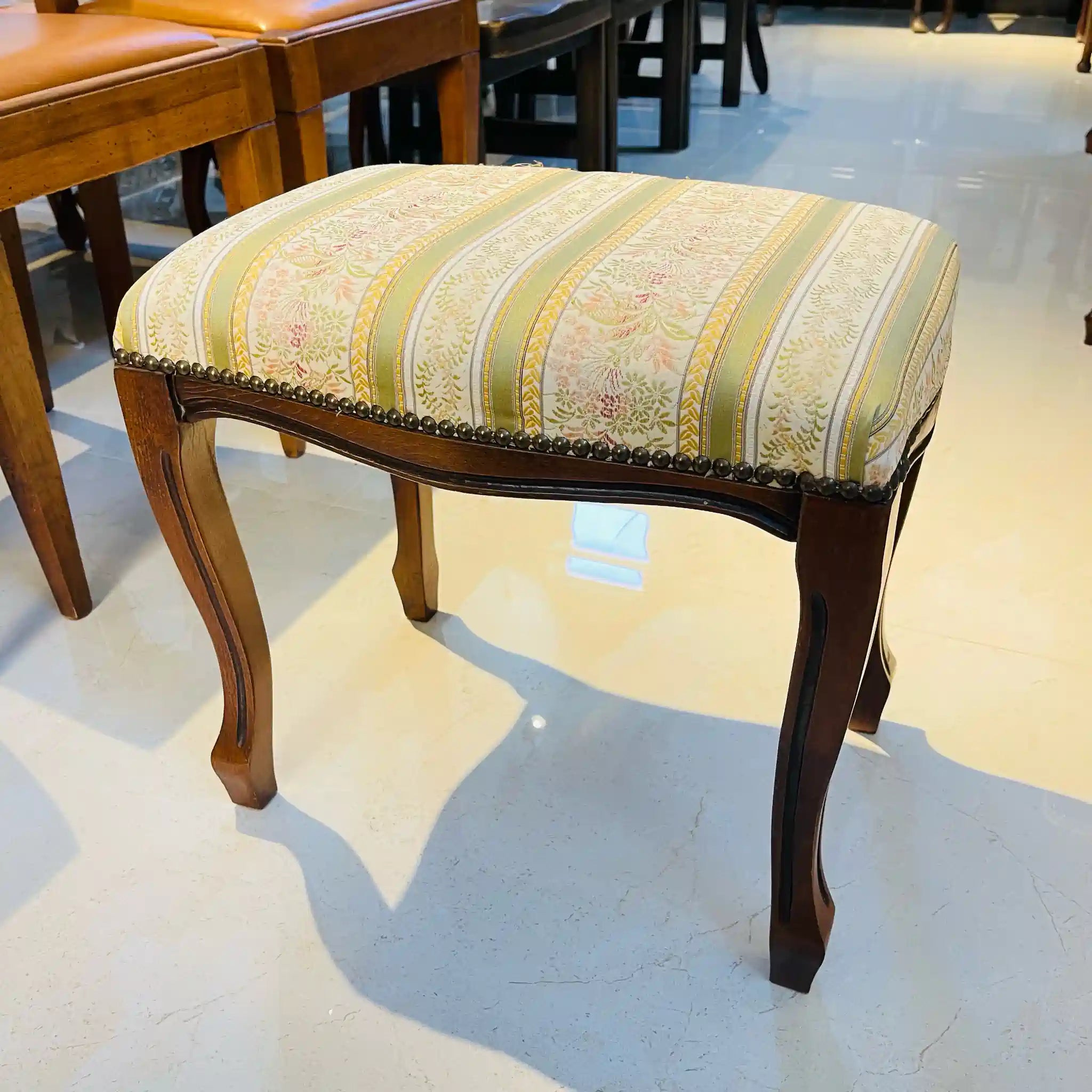 【アンティーク】 オットマン /
/ フットスツール