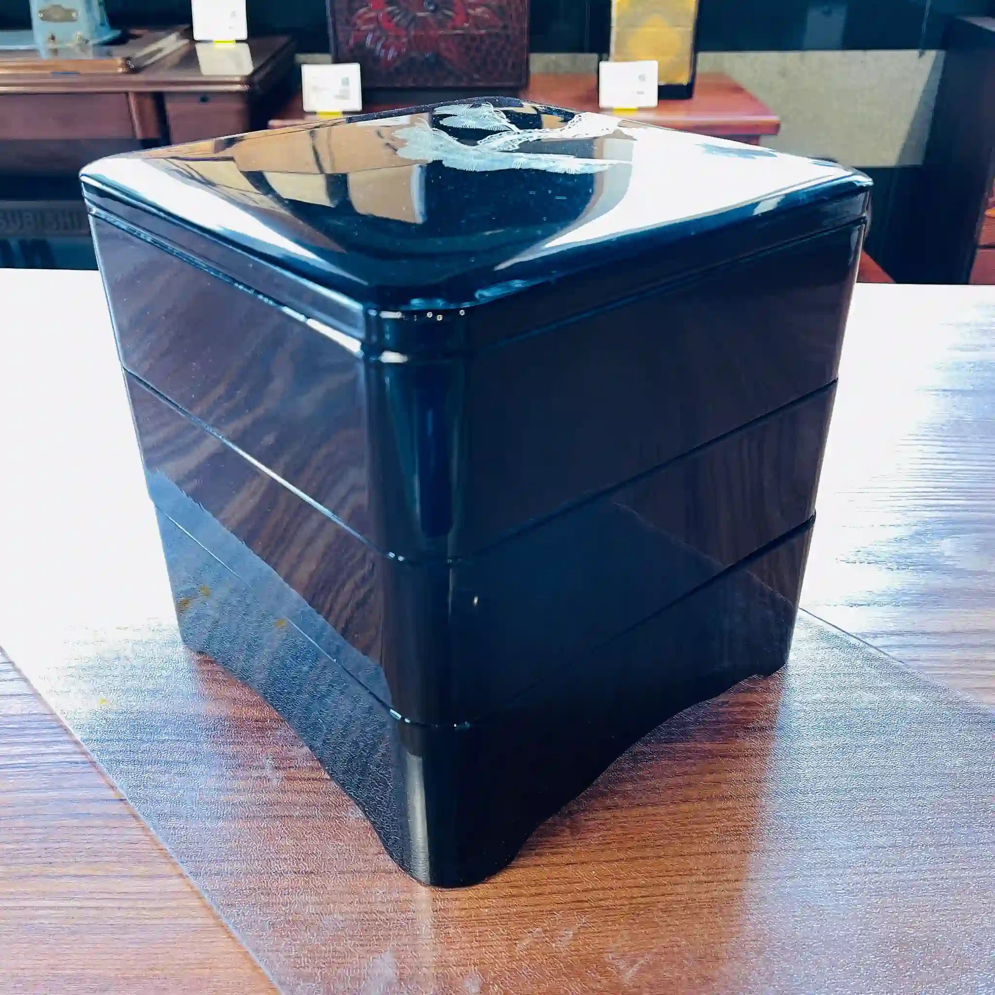 【骨董品】 漆塗り三段重 / 日本 / 木箱あり
