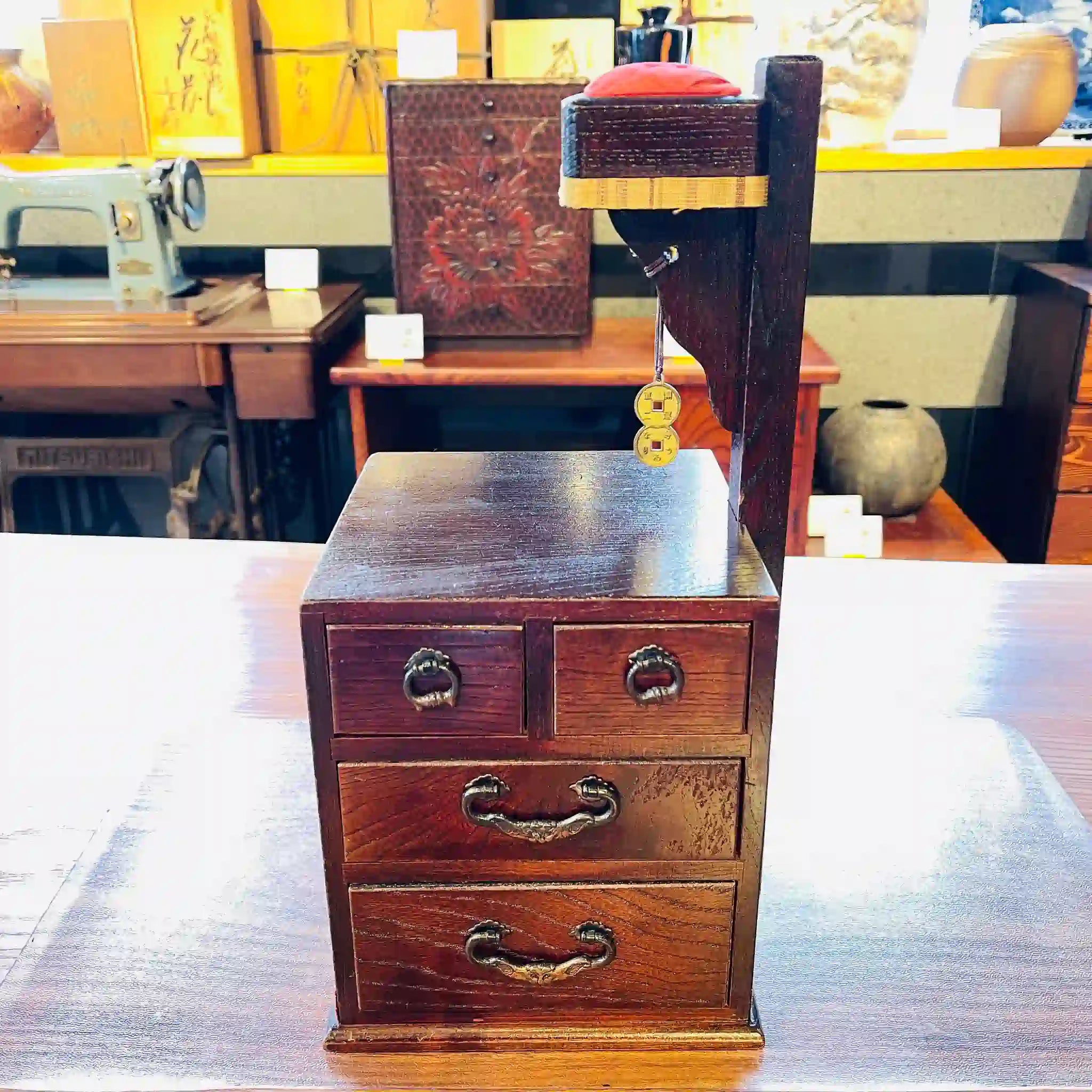 【骨董品】 裁縫箱 / 栗材 / 櫓付き