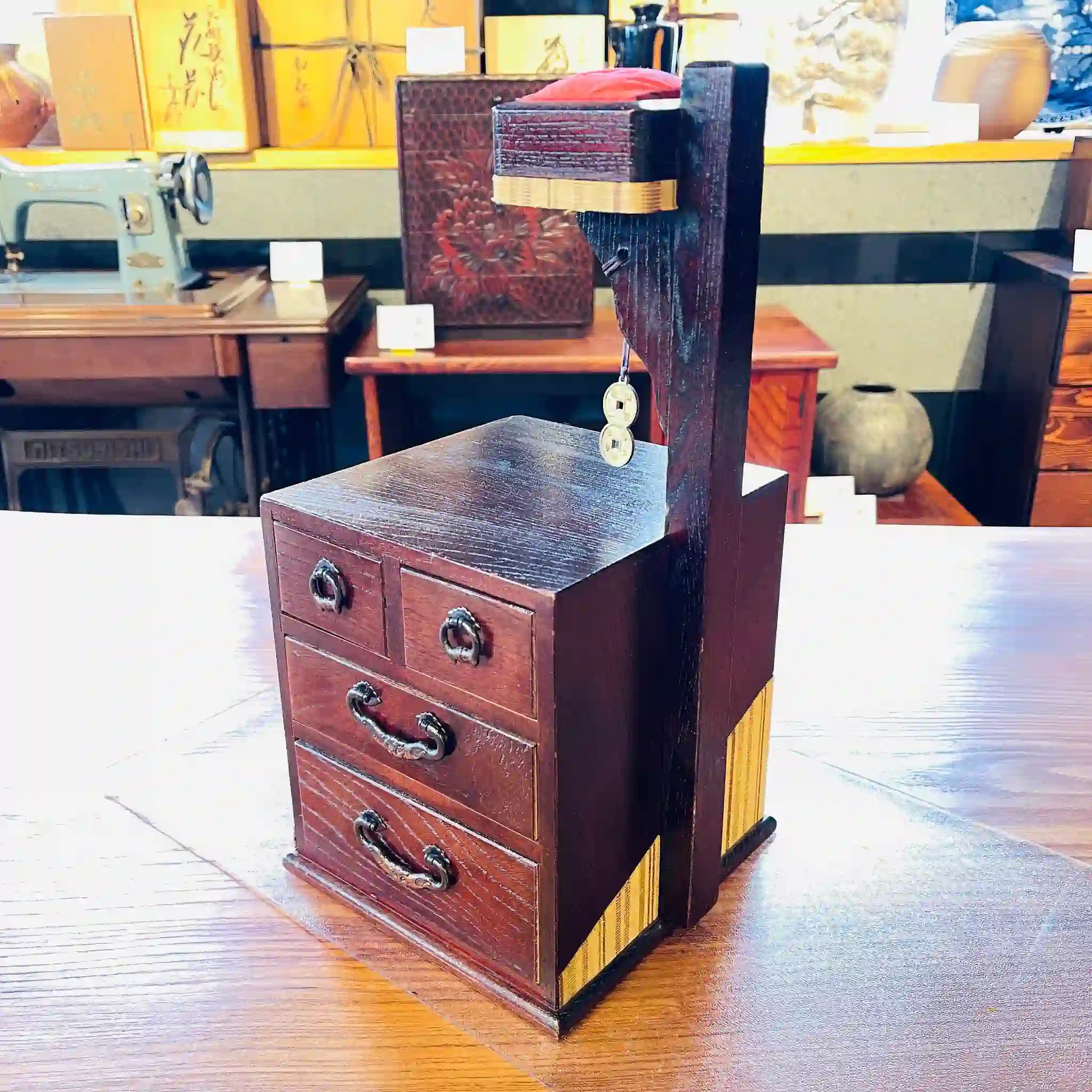 【骨董品】 裁縫箱 / 栗材 / 櫓付き