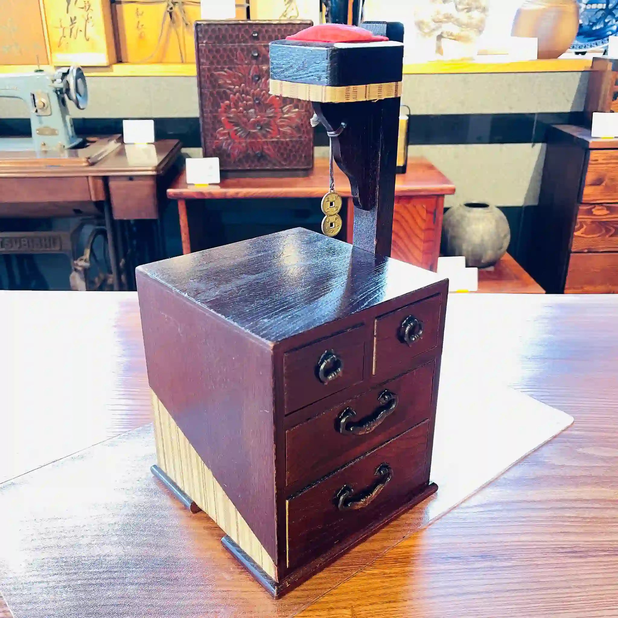 【骨董品】 裁縫箱 / 栗材 / 櫓付き