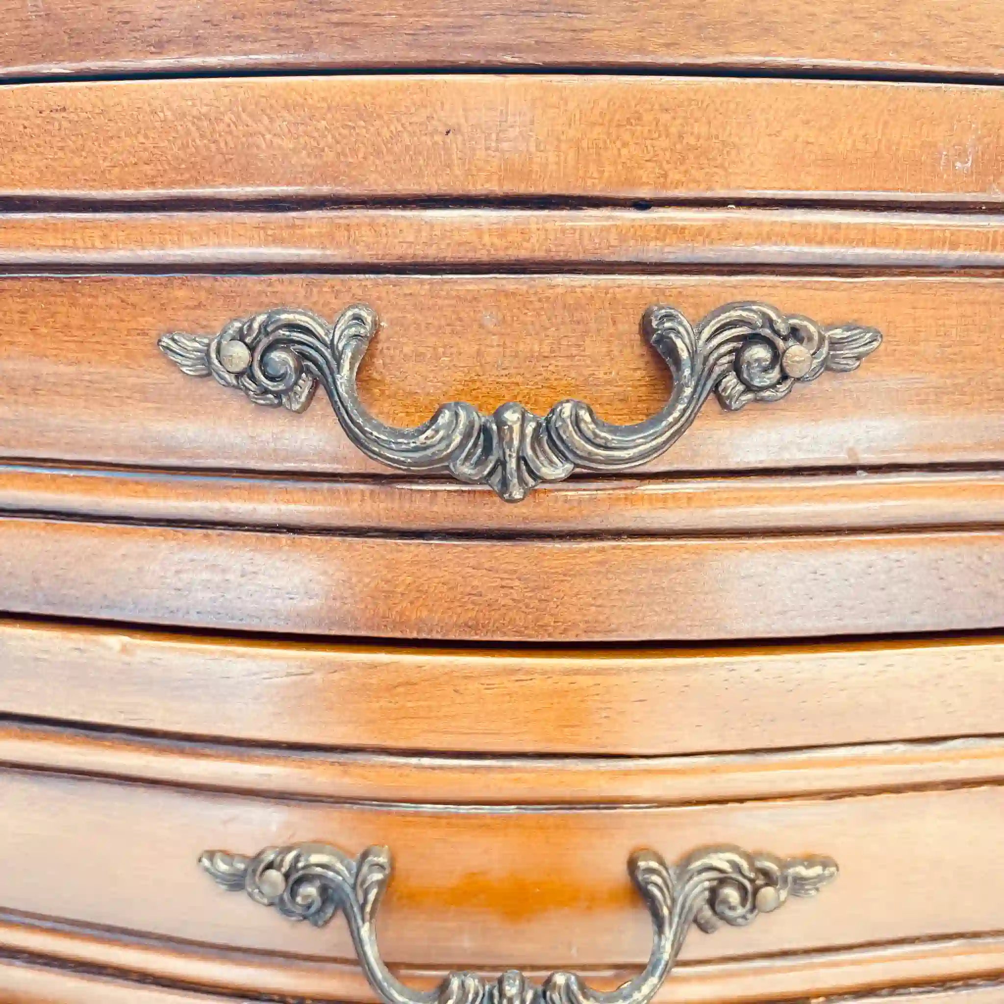 【リユース】 アンティーク調リビングチェスト / イタリア / 猫脚