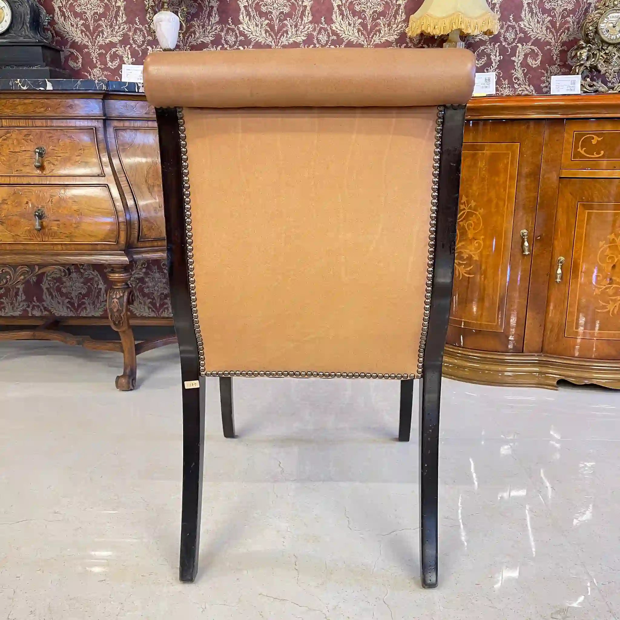 【アンティーク】 ダイニングチェア / 本革 / イギリス直輸入