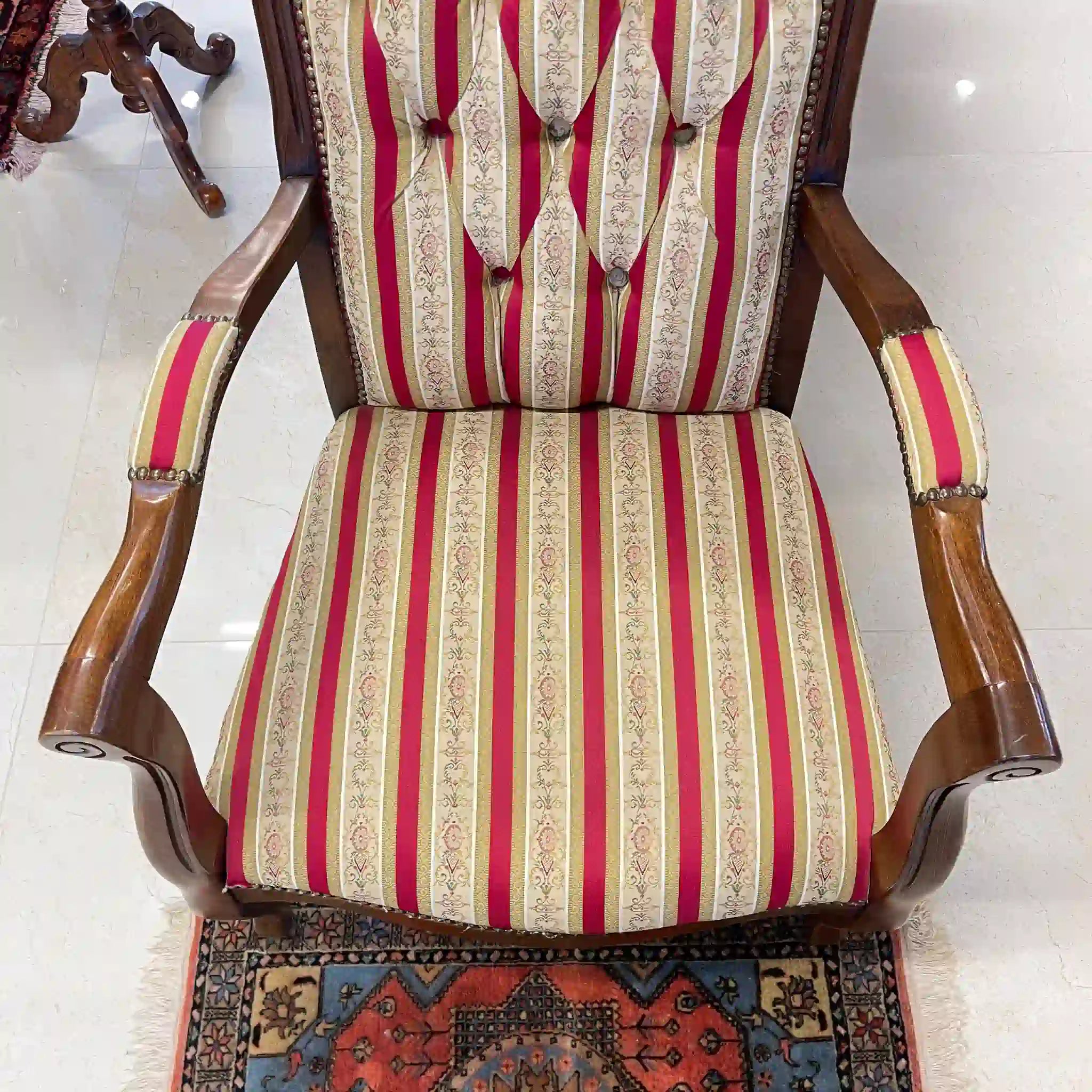 【リユース】 ハイバックアームチェア / イタリア / オットマン付き