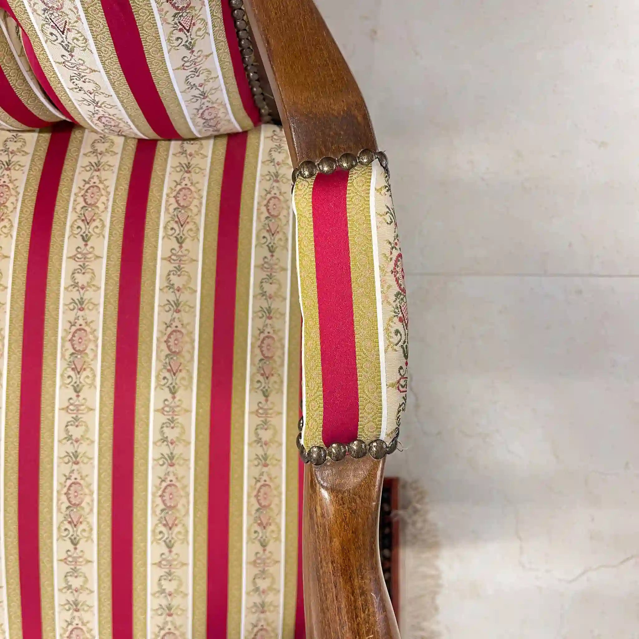 【リユース】 ハイバックアームチェア / イタリア / オットマン付き