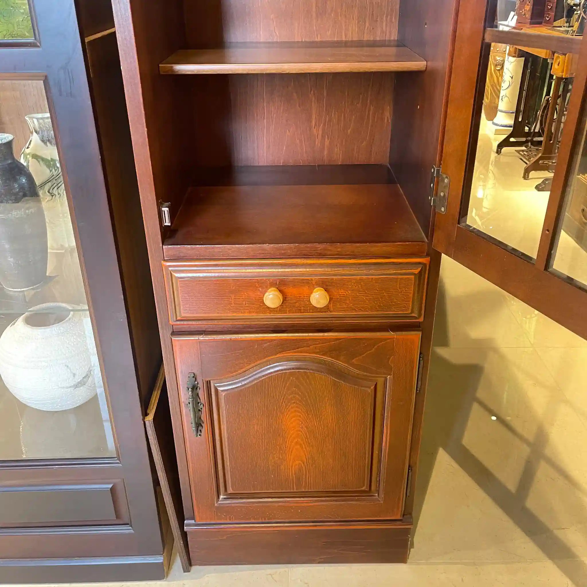 【リユース】 ガラス書棚 / カリモク家具