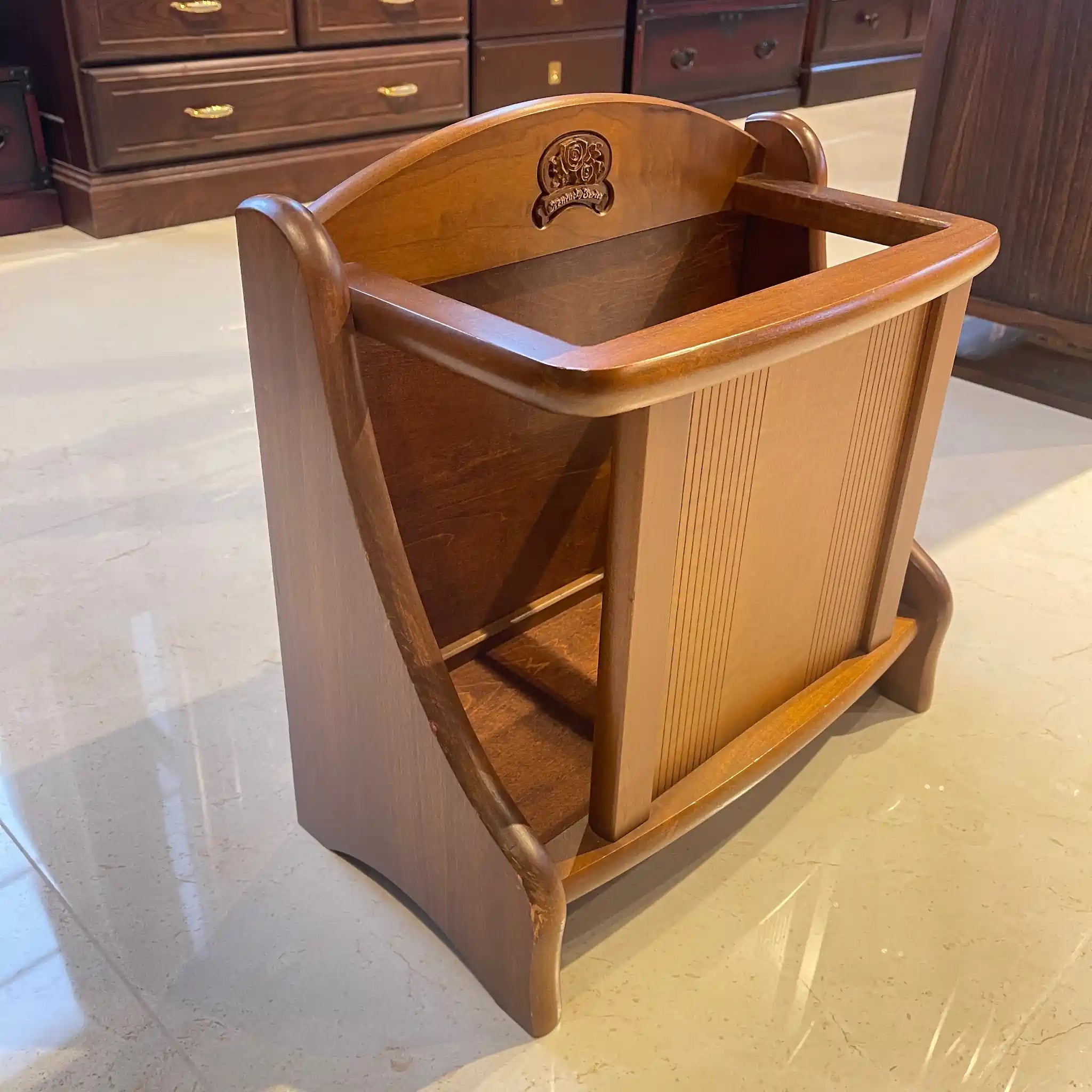 【リユース】 カントリー調マガジンラック