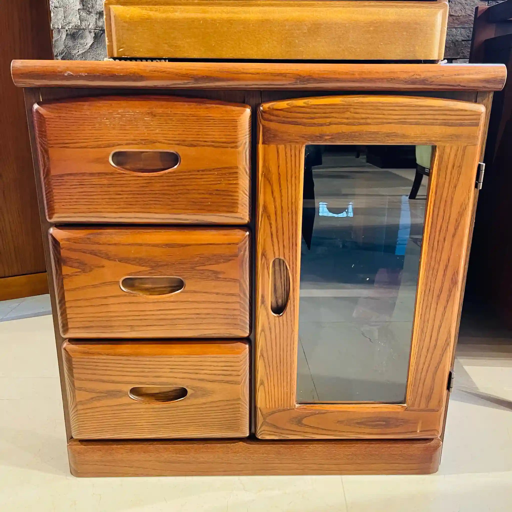 【リユース】 ガラスキャビネット