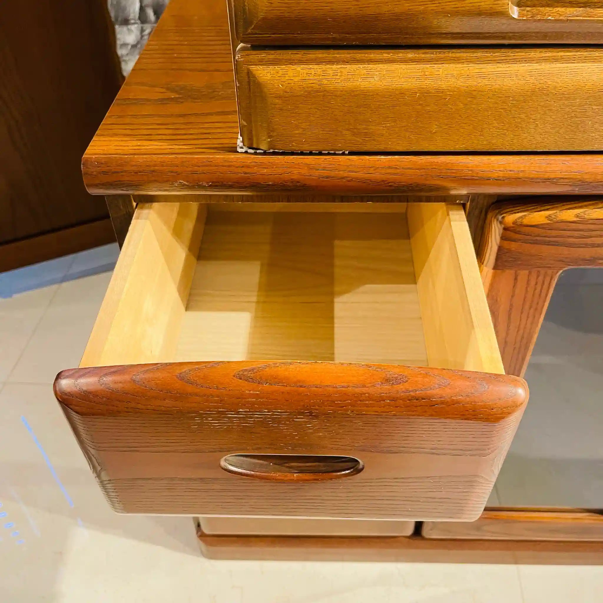 【リユース】 ガラスキャビネット