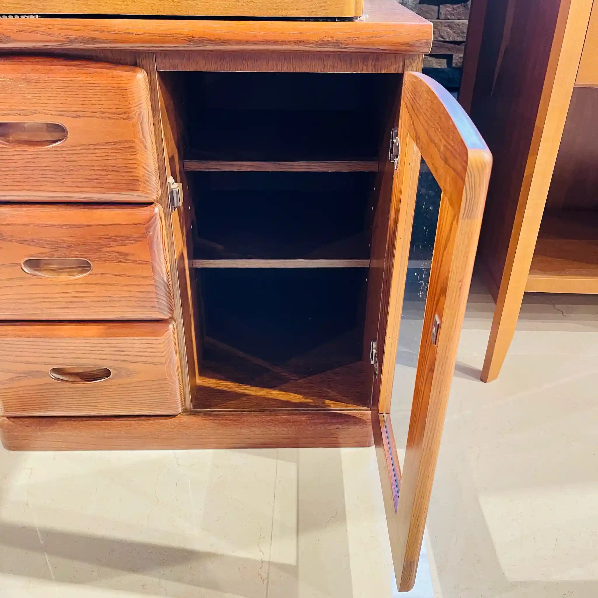 【リユース】 ガラスキャビネット