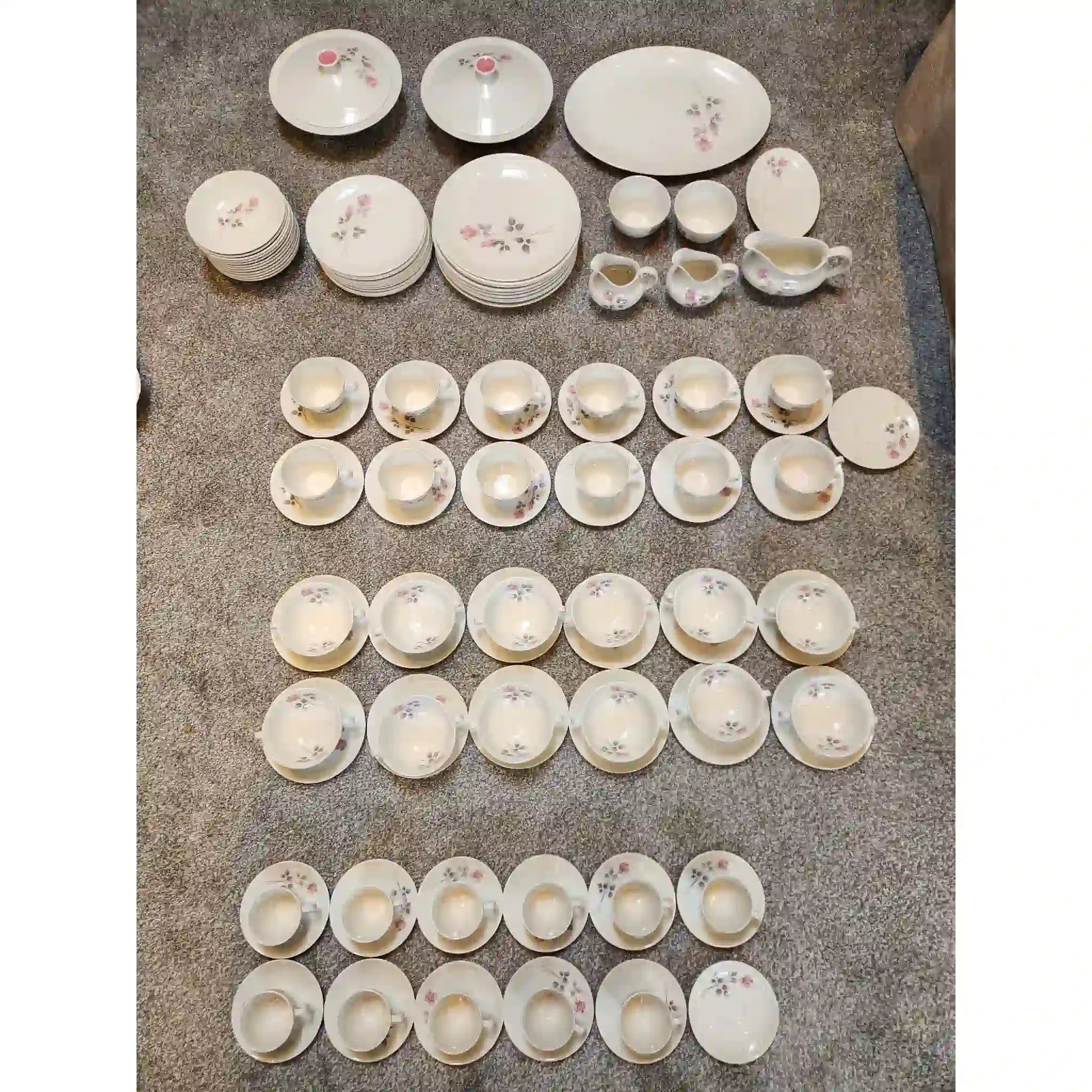 【ビンテージ】 食器セット / Royal Doulton(ロイヤル・ドルトン) / Pillar Rose(ピラー・ローズ) / 1961年頃から1978年頃 / Fine China / イギリス