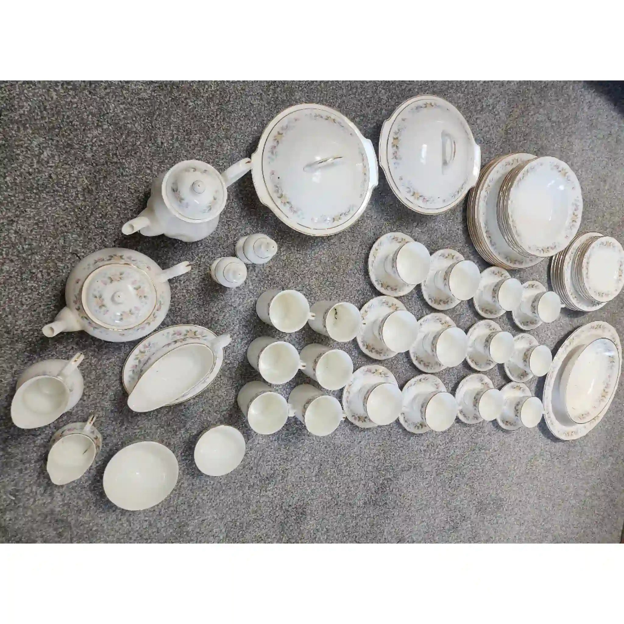 【ビンテージ】 食器と茶器セット / Mayfair (メイフェア) / ヴィンテージフローラルパターン / 1950年代~1970年代頃 / fine china / イギリス