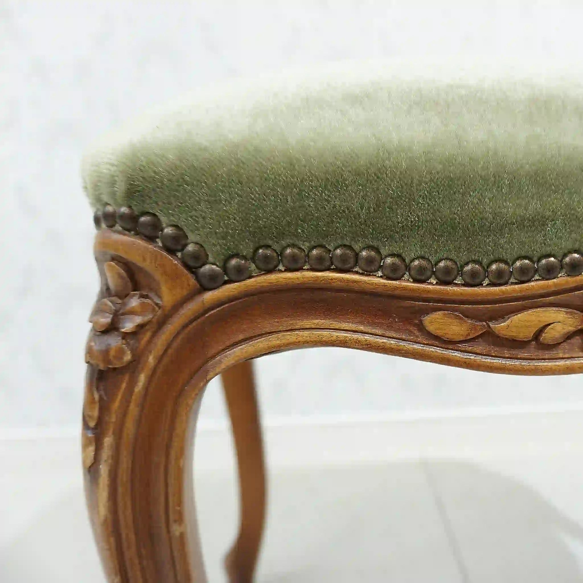 【アンティーク】 オットマン フットスツール /
/ 猫脚