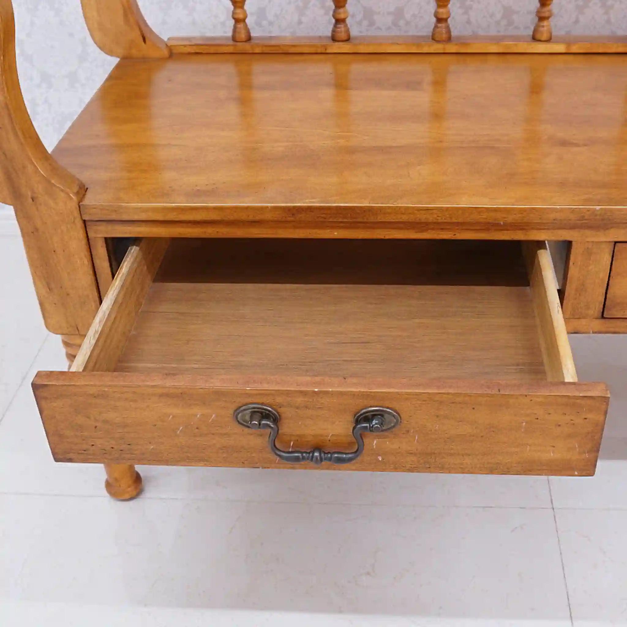 【アンティーク】 アンティークベンチチェア /
/ 収納付き