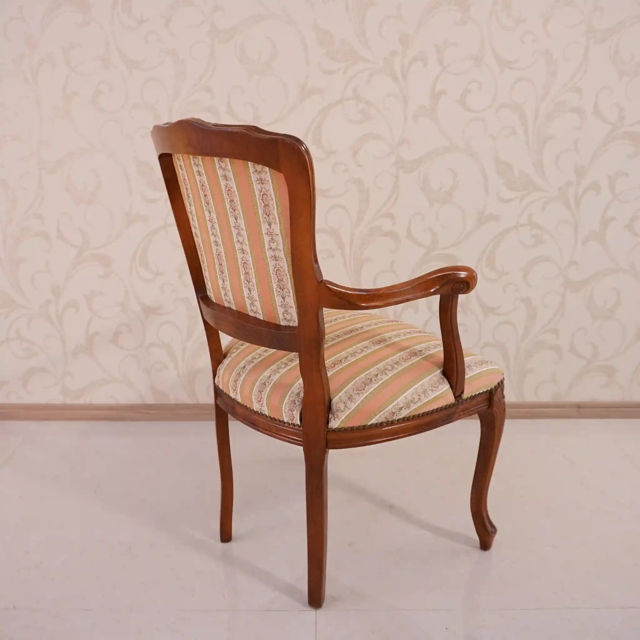 【アンティーク】 アームチェア / ヴェローナクラシック /
/ イタリア