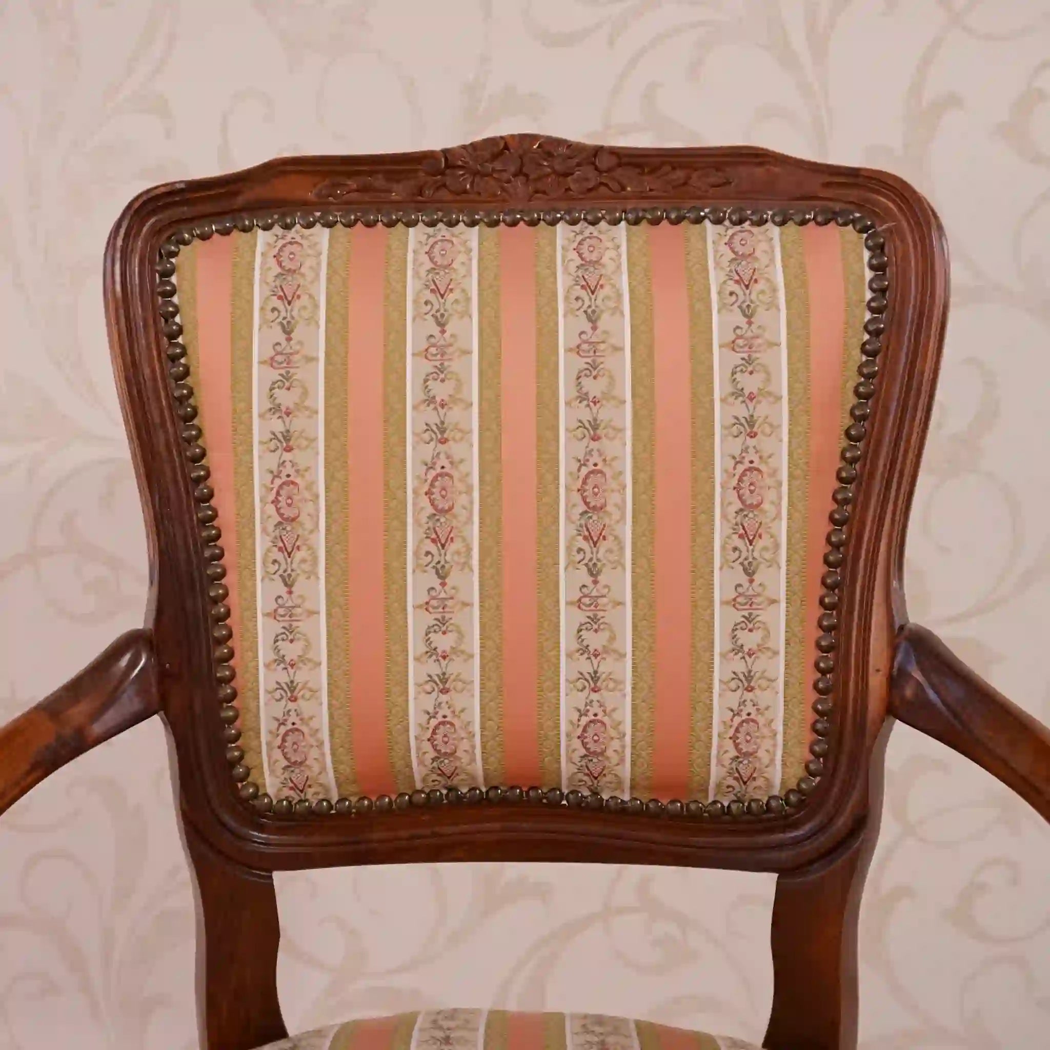 【アンティーク】 アームチェア / ヴェローナクラシック /
/ イタリア