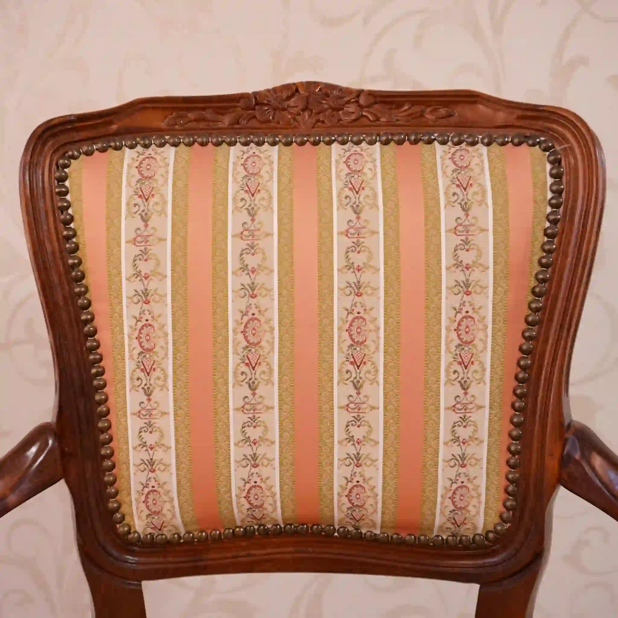 【アンティーク】 アームチェア / ヴェローナクラシック /
/ イタリア