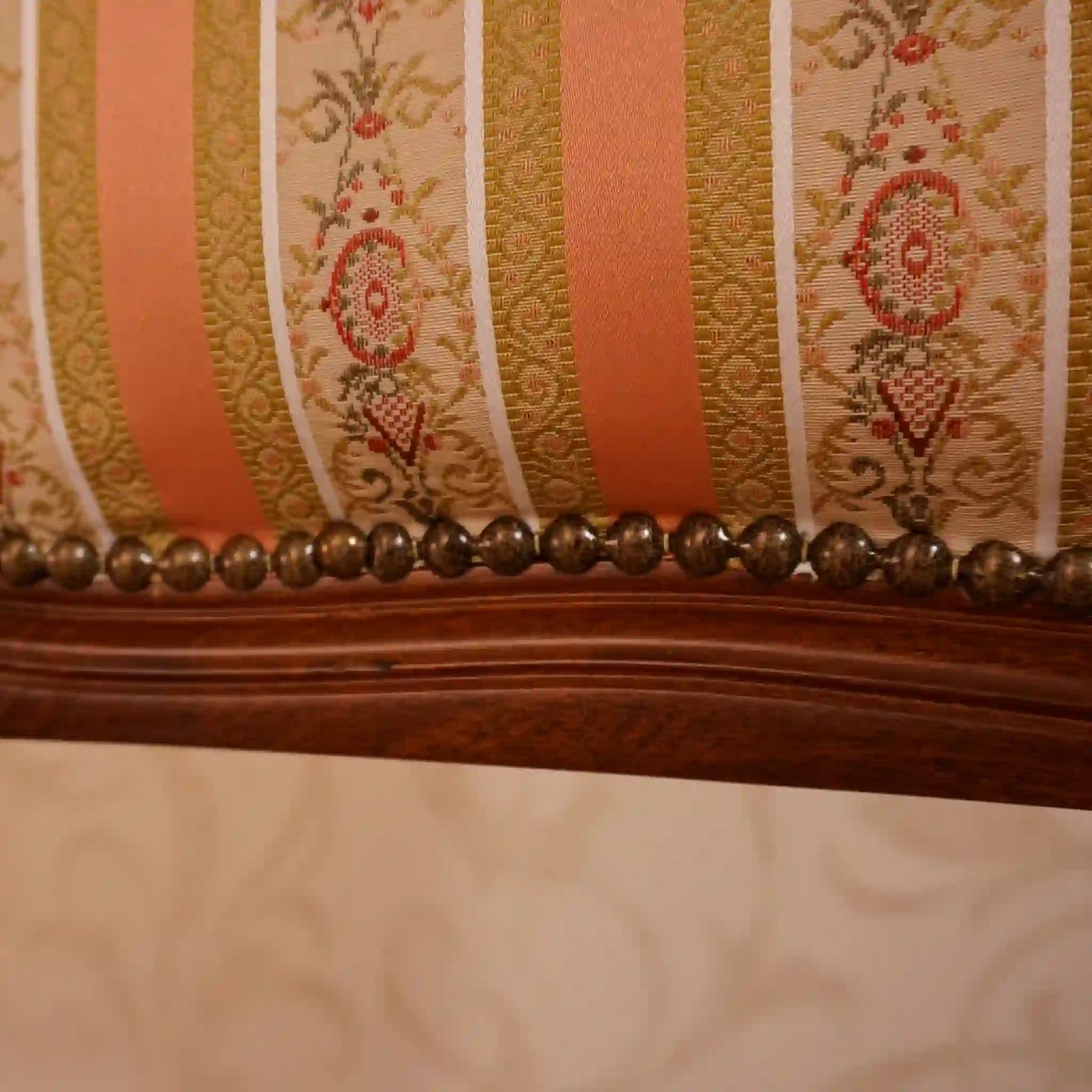 【アンティーク】 アームチェア / ヴェローナクラシック /
/ イタリア