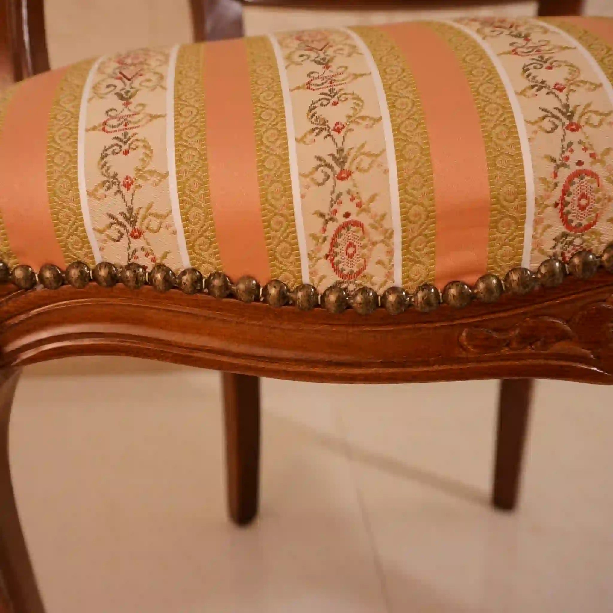 【アンティーク】 アームチェア / ヴェローナクラシック /
/ イタリア